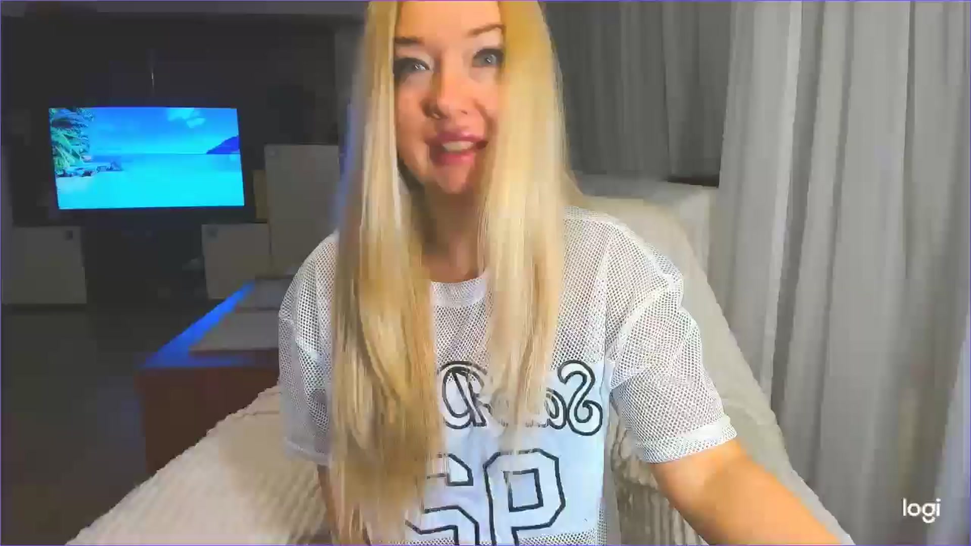 Gallery image thumbnail from FlamingoDream's myfreecams stream on, 04/01/2025, 21:30 image 14 of 20