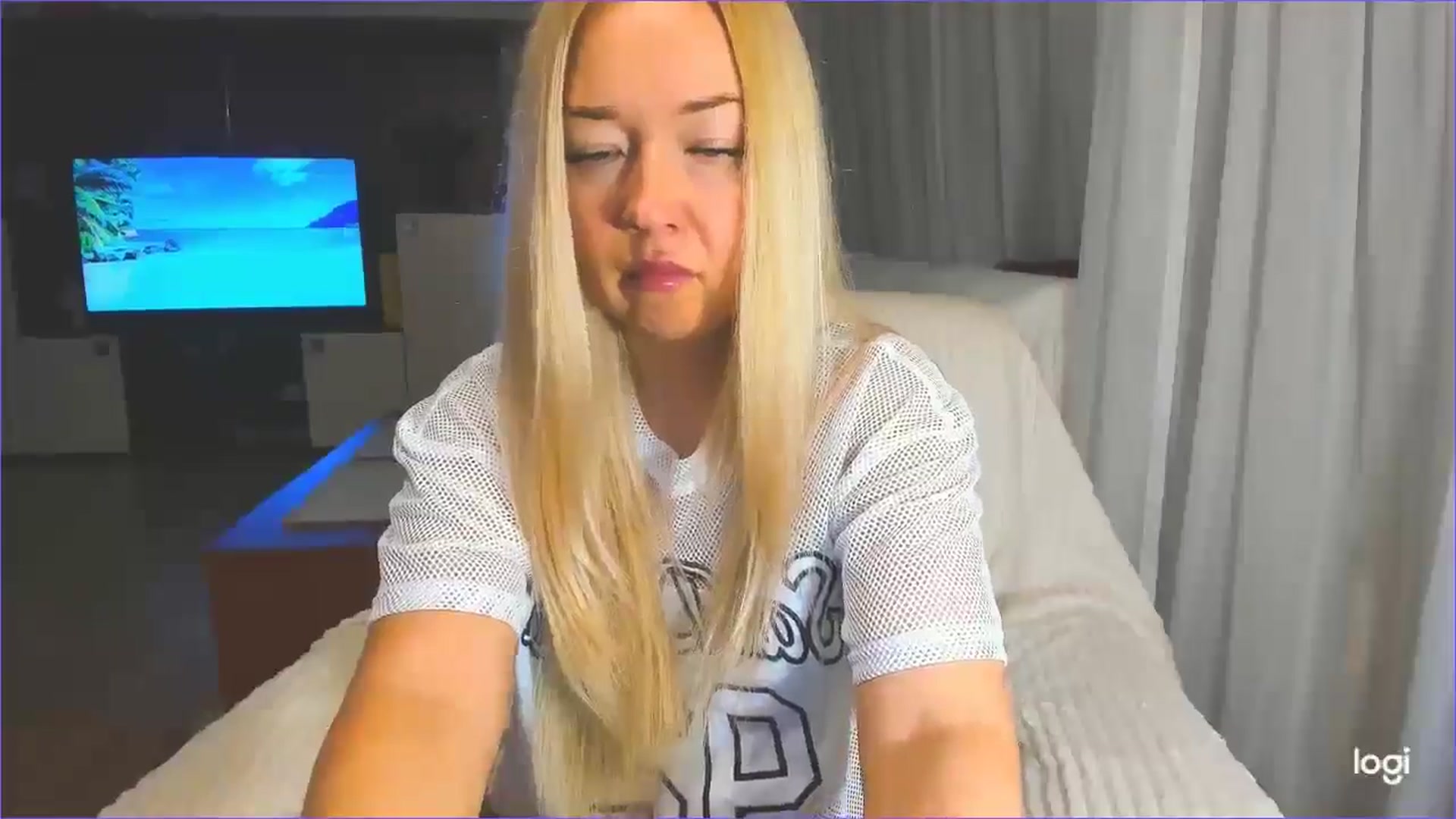 Gallery image thumbnail from FlamingoDream's myfreecams stream on, 04/01/2025, 21:30 image 12 of 20