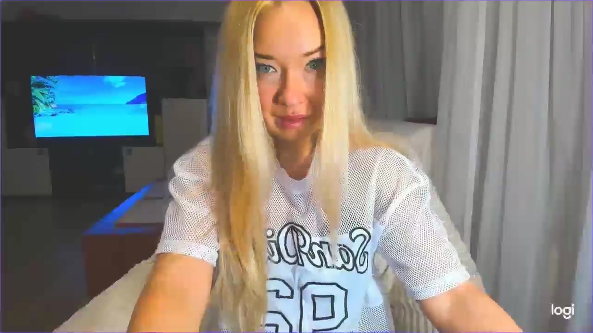 Gallery image thumbnail from FlamingoDream's myfreecams stream on, 04/01/2025, 21:30 image 7 of 20