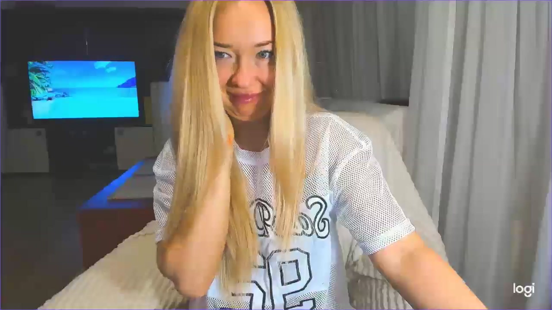 Gallery image thumbnail from FlamingoDream's myfreecams stream on, 04/01/2025, 21:30 image 13 of 20
