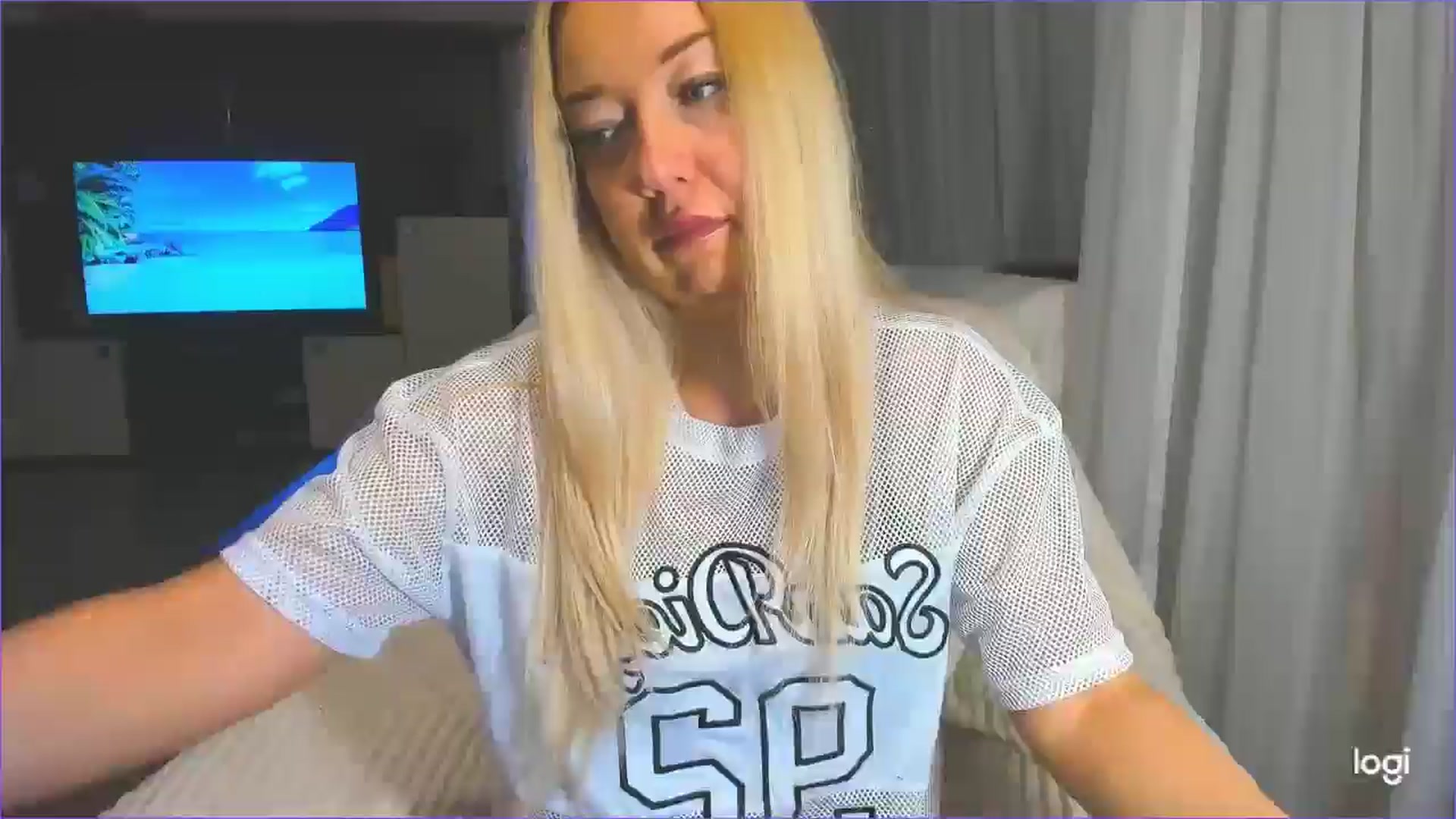 Gallery image thumbnail from FlamingoDream's myfreecams stream on, 04/01/2025, 21:30 image 15 of 20