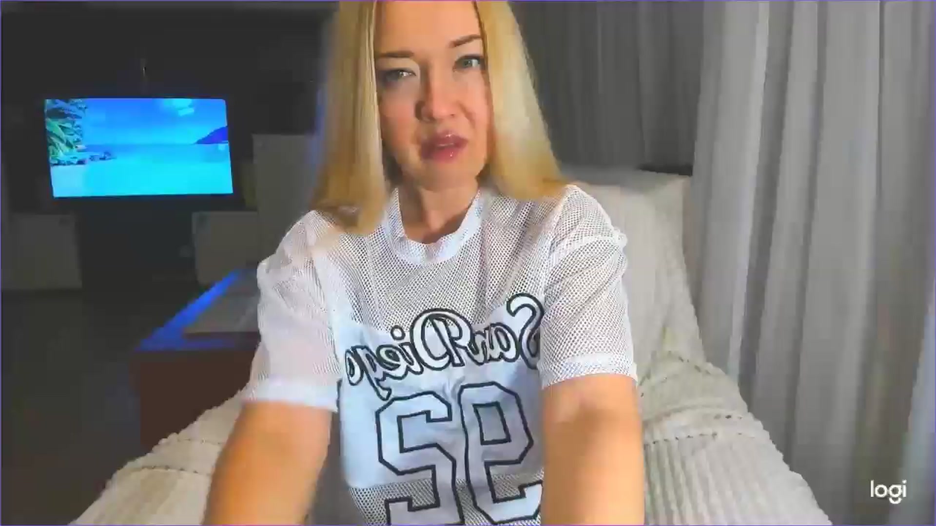 Gallery image thumbnail from FlamingoDream's myfreecams stream on, 04/02/2025, 24:24 image 13 of 20