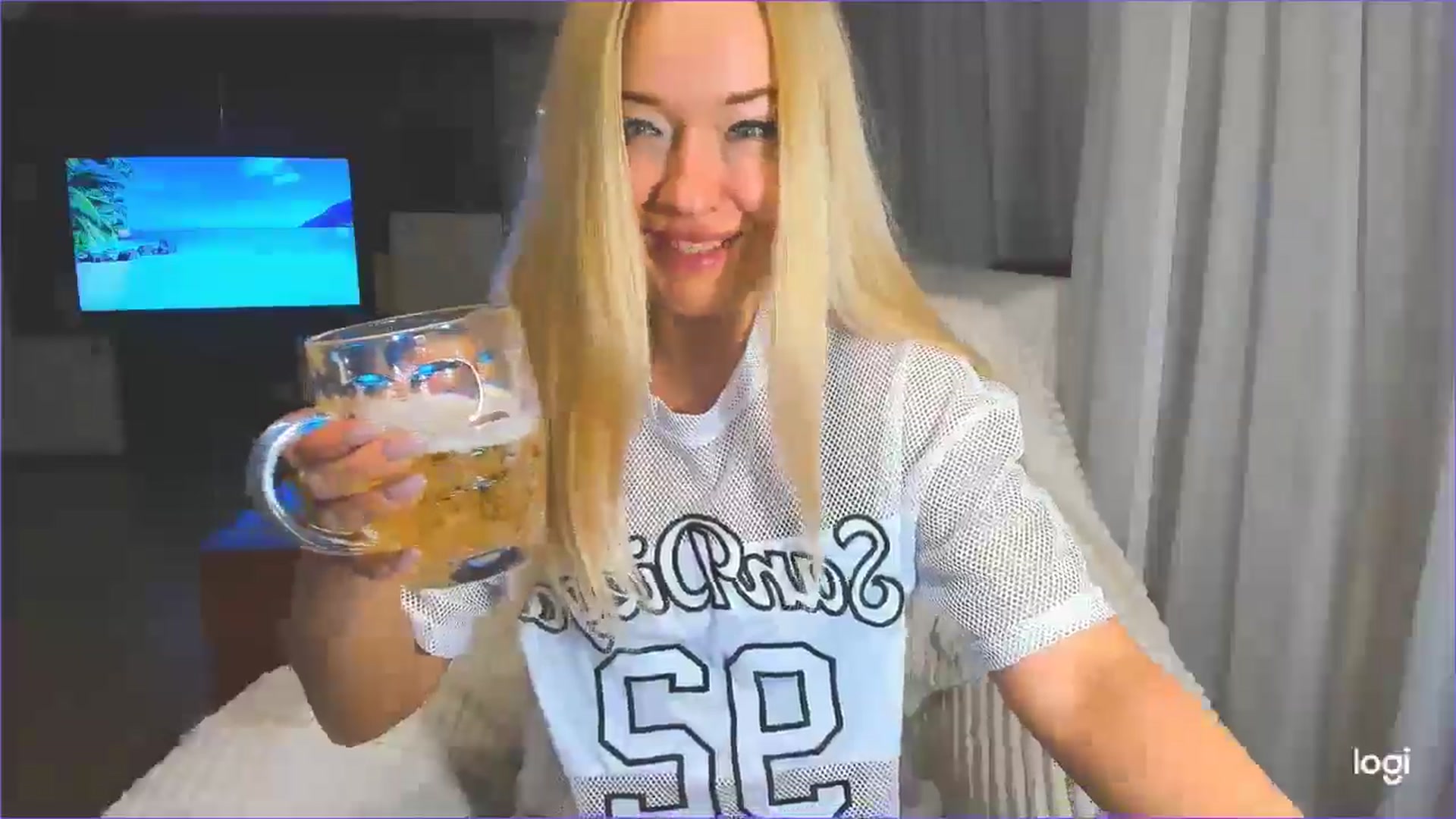 Gallery image thumbnail from FlamingoDream's myfreecams stream on, 04/02/2025, 24:24 image 2 of 20