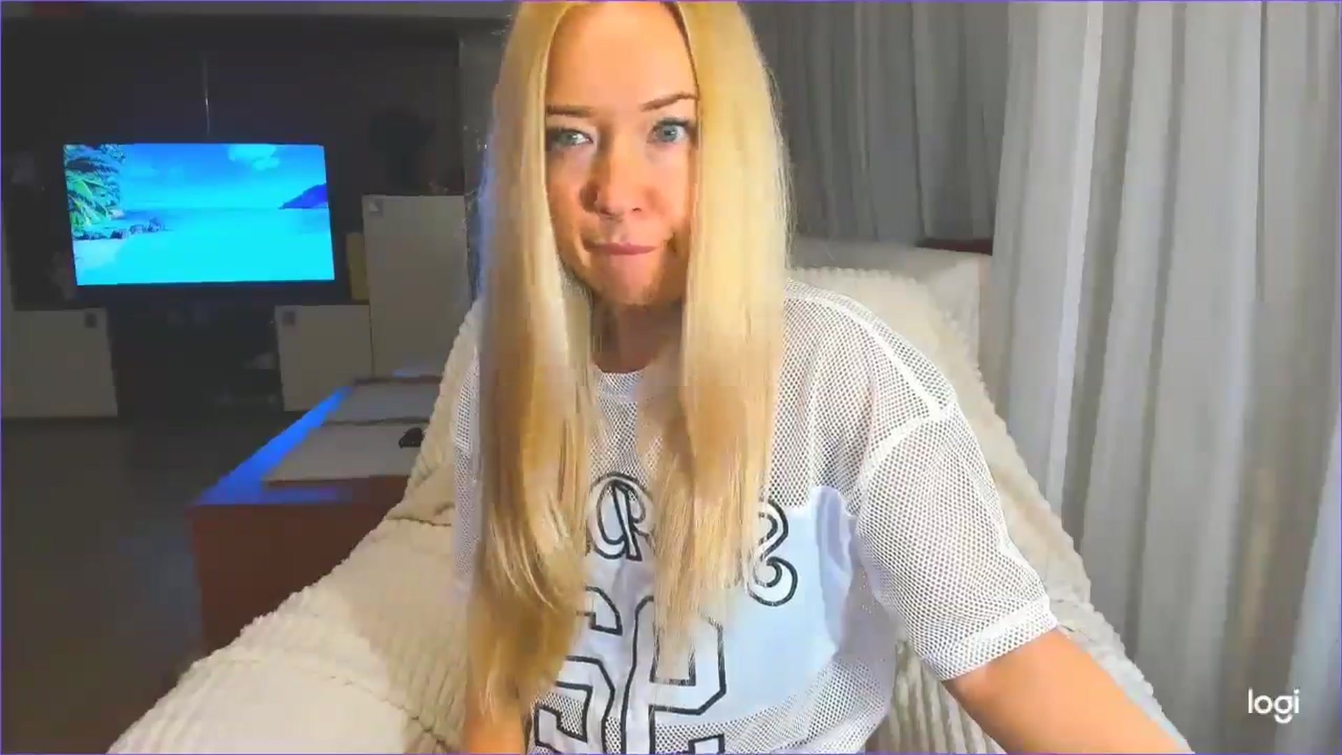 Gallery image thumbnail from FlamingoDream's myfreecams stream on, 04/02/2025, 24:24 image 7 of 20
