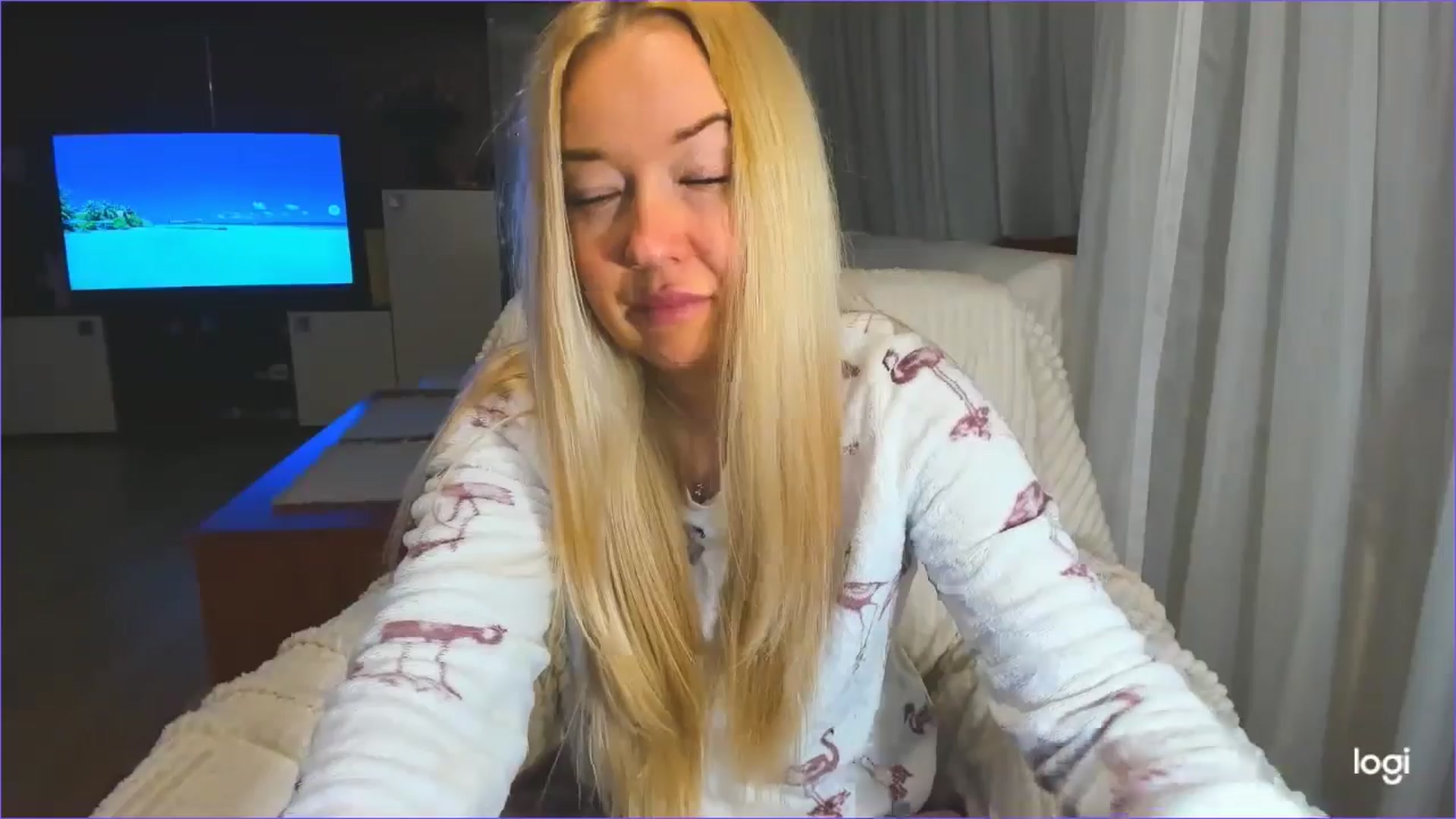 Gallery image thumbnail from FlamingoDream's myfreecams stream on, 04/02/2025, 01:49 image 20 of 20