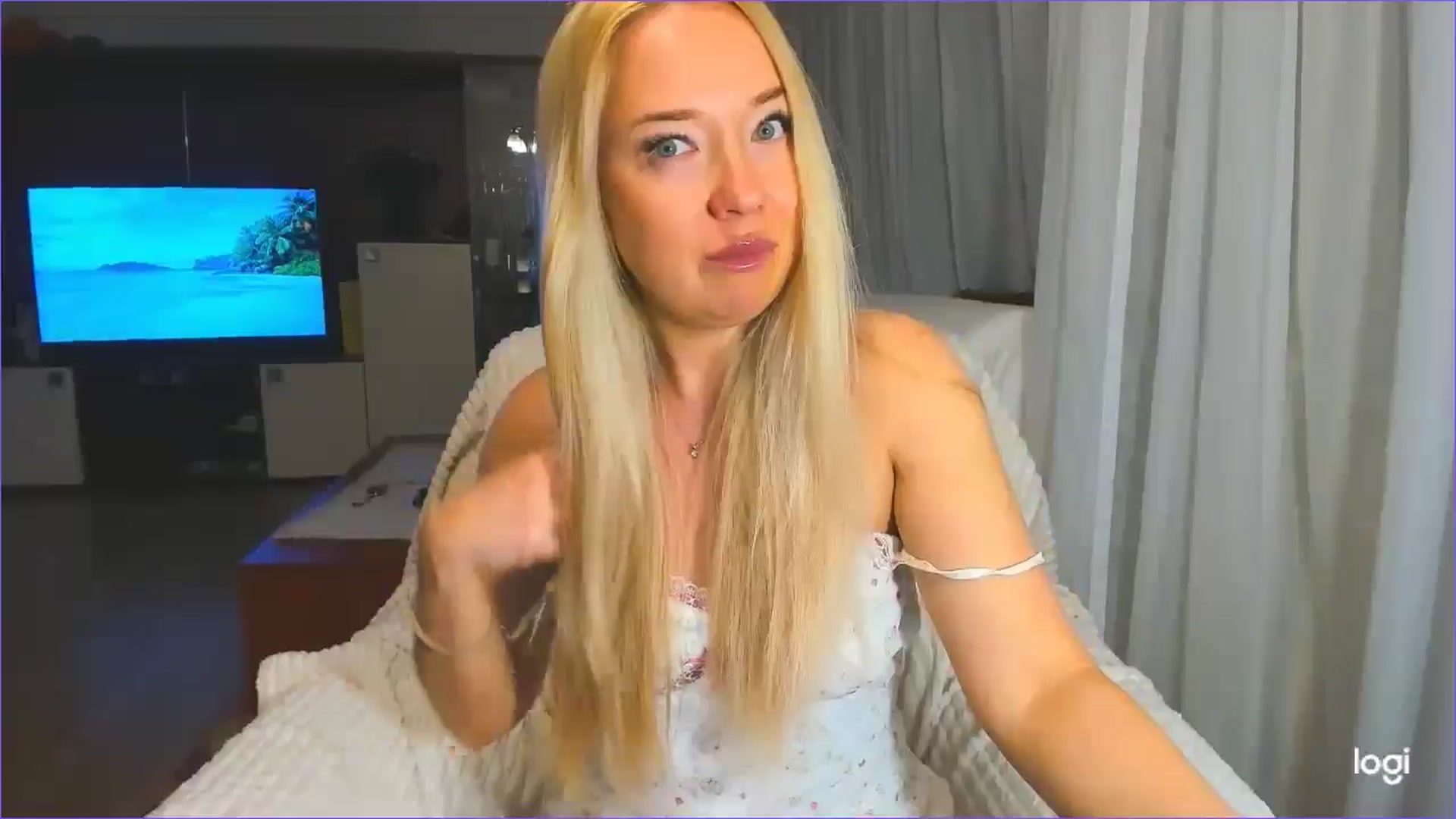 Gallery image thumbnail from FlamingoDream's myfreecams stream on, 04/03/2025, 24:05 image 4 of 20