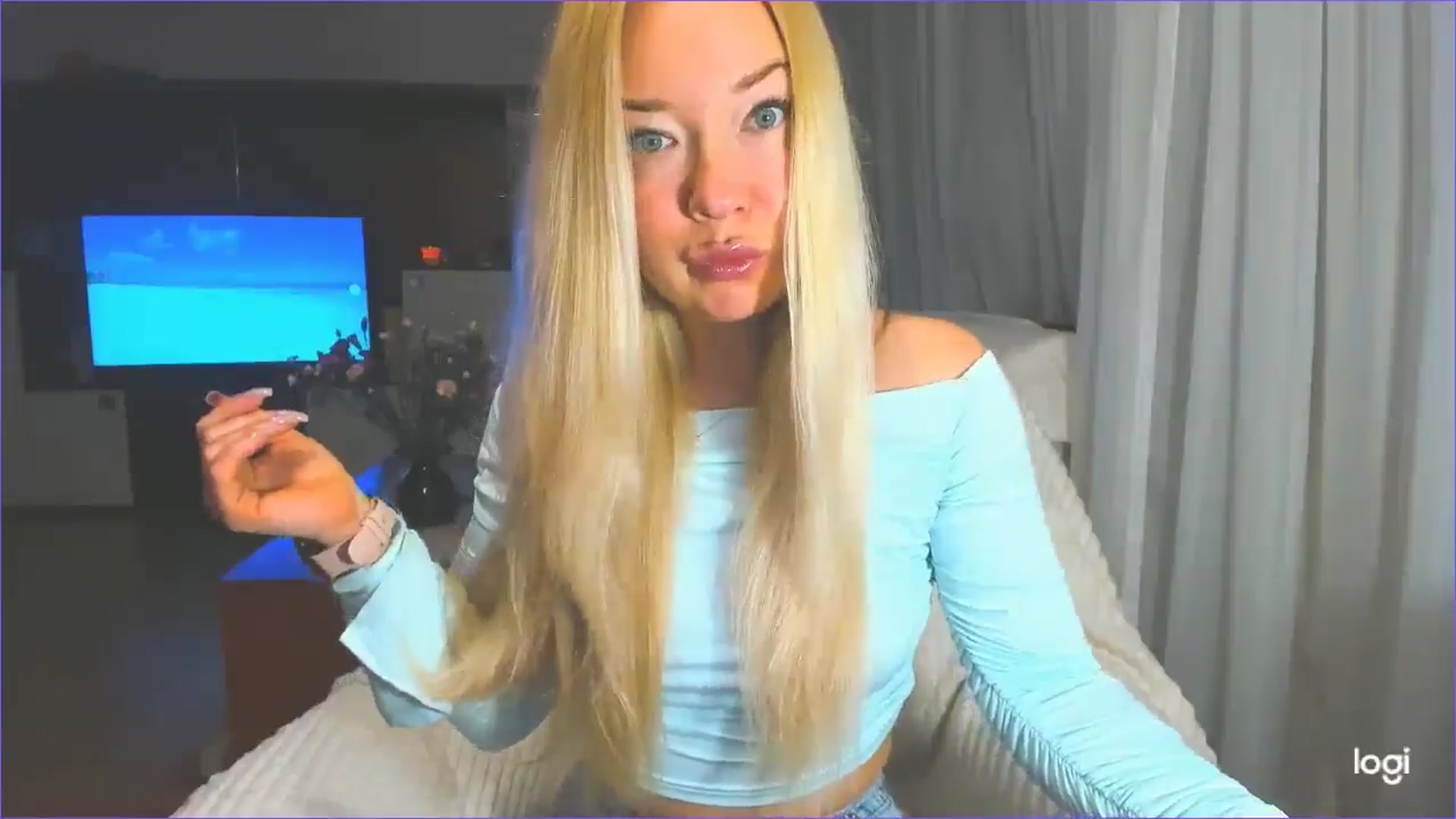 Gallery image thumbnail from FlamingoDream's myfreecams stream on, 04/03/2025, 21:21 image 10 of 20