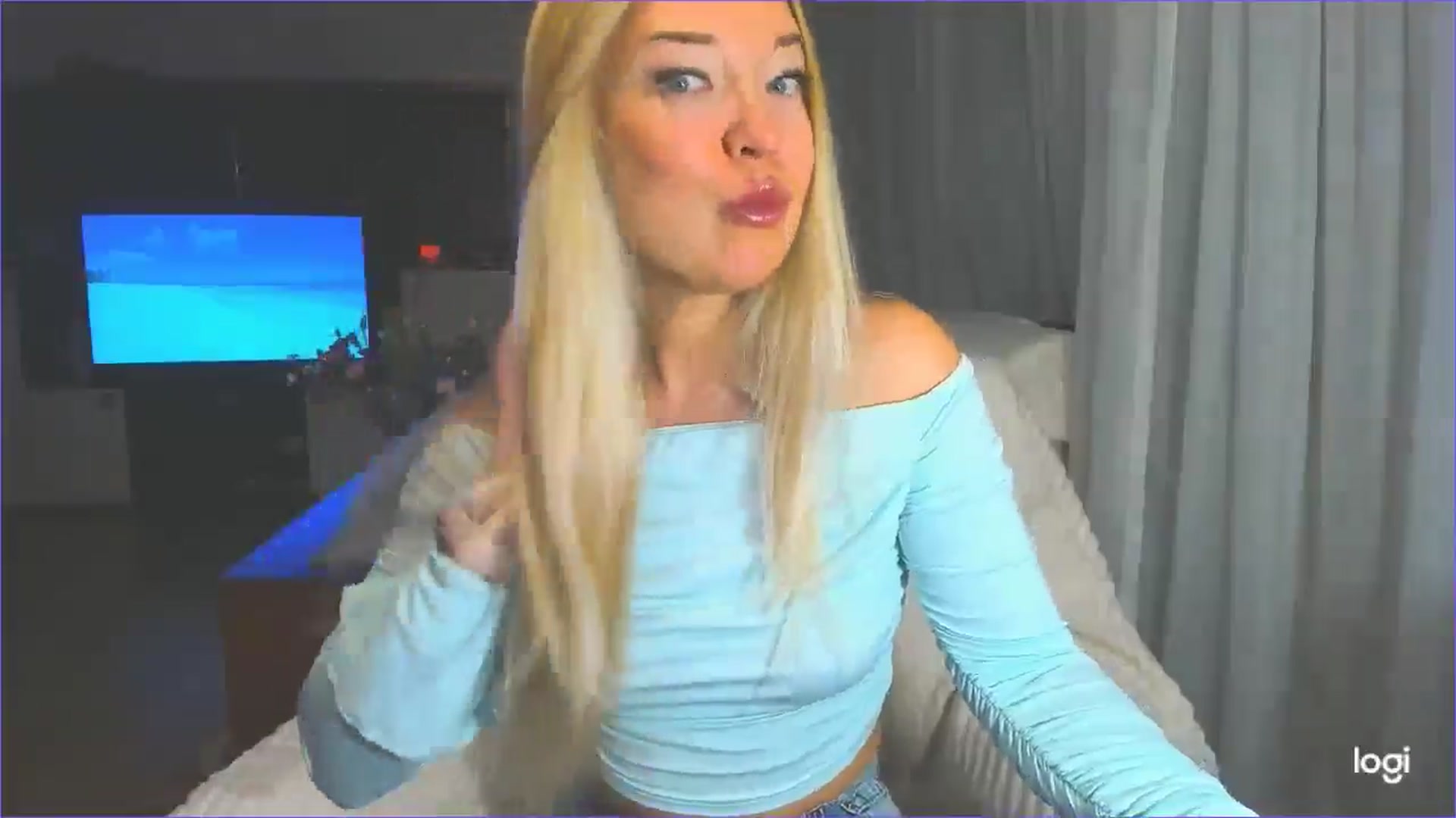 Gallery image thumbnail from FlamingoDream's myfreecams stream on, 04/03/2025, 21:21 image 6 of 20