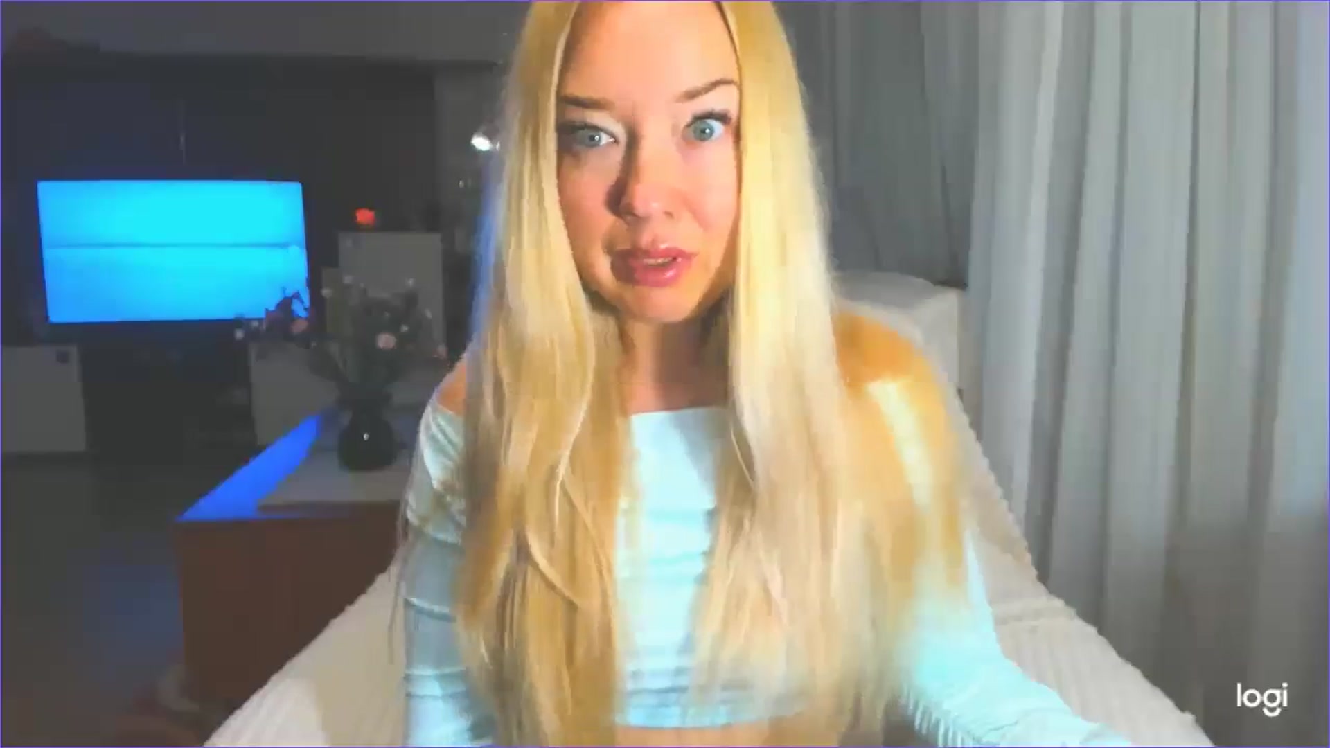 Gallery image thumbnail from FlamingoDream's myfreecams stream on, 04/04/2025, 24:04 image 17 of 20
