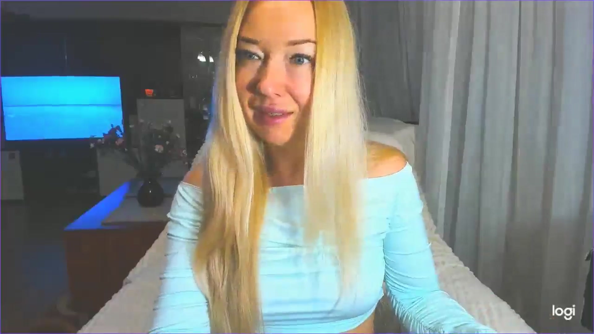 Gallery image thumbnail from FlamingoDream's myfreecams stream on, 04/04/2025, 24:04 image 10 of 20