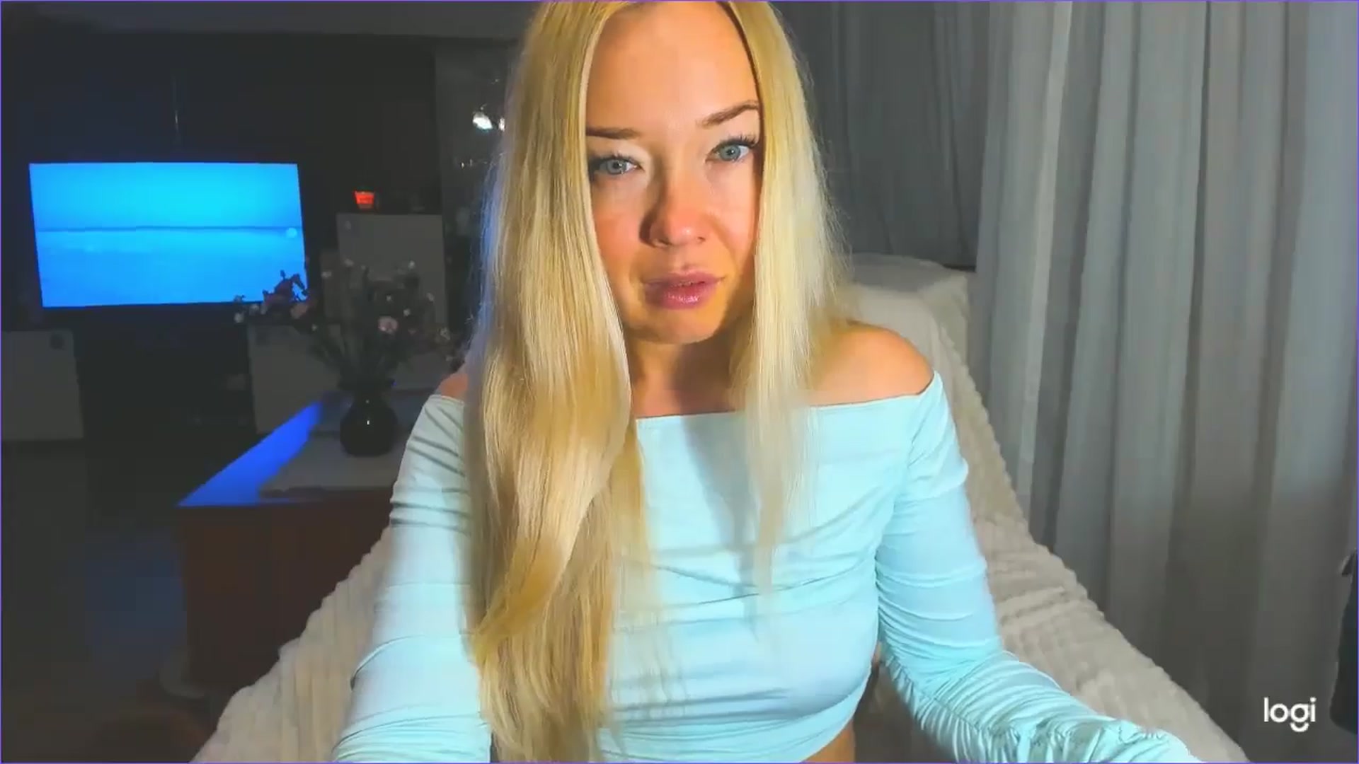 Gallery image thumbnail from FlamingoDream's myfreecams stream on, 04/04/2025, 24:04 image 6 of 20