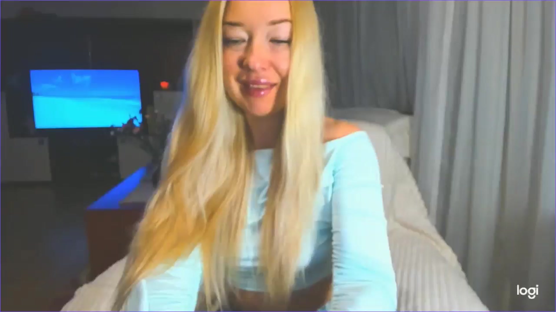 Gallery image thumbnail from FlamingoDream's myfreecams stream on, 04/04/2025, 24:04 image 1 of 20