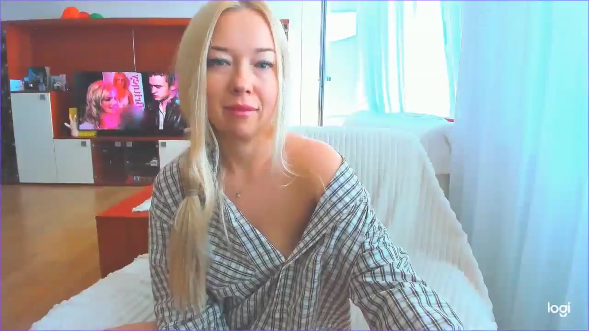 Gallery image thumbnail from FlamingoDream's myfreecams stream on, 04/04/2025, 10:37 image 2 of 20