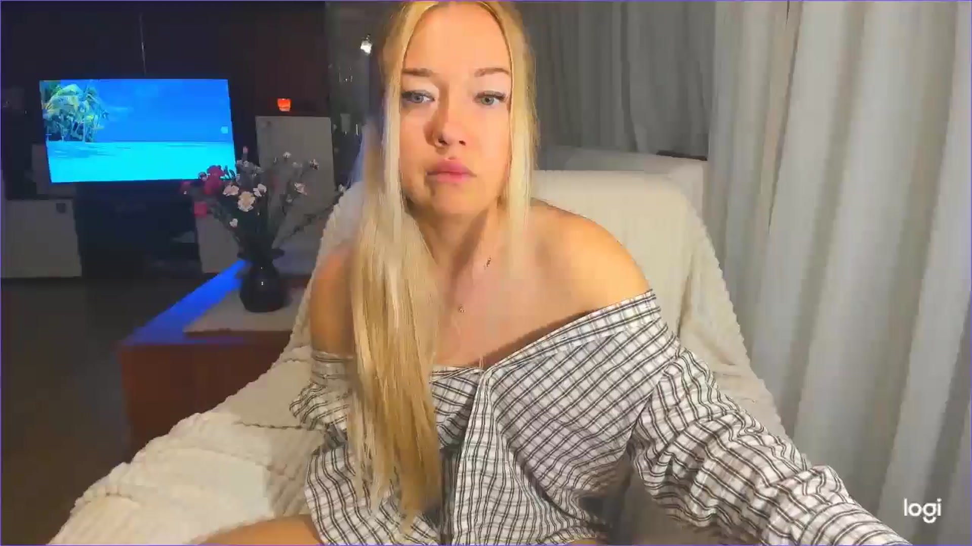 Gallery image thumbnail from FlamingoDream's myfreecams stream on, 04/04/2025, 22:06 image 17 of 20