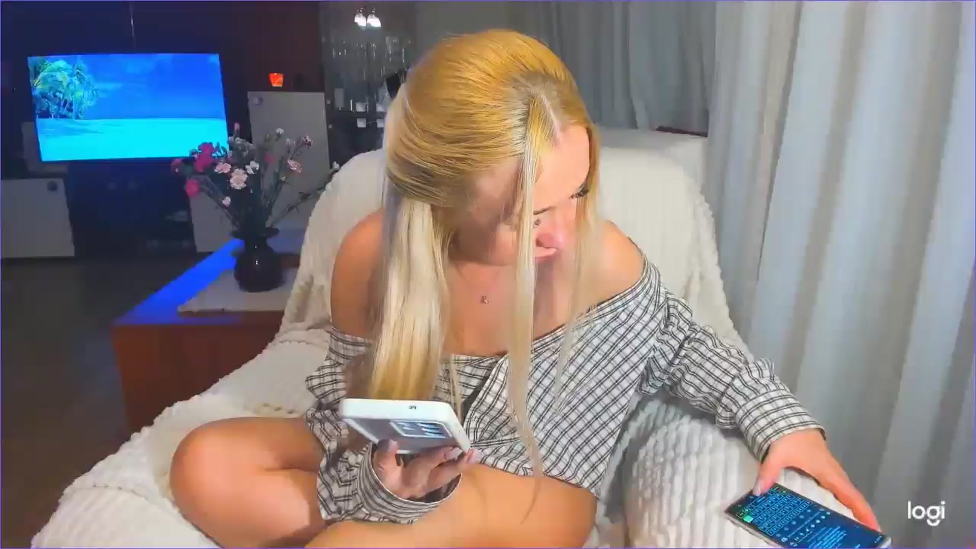 Gallery image thumbnail from FlamingoDream's myfreecams stream on, 04/04/2025, 23:04 image 1 of 20