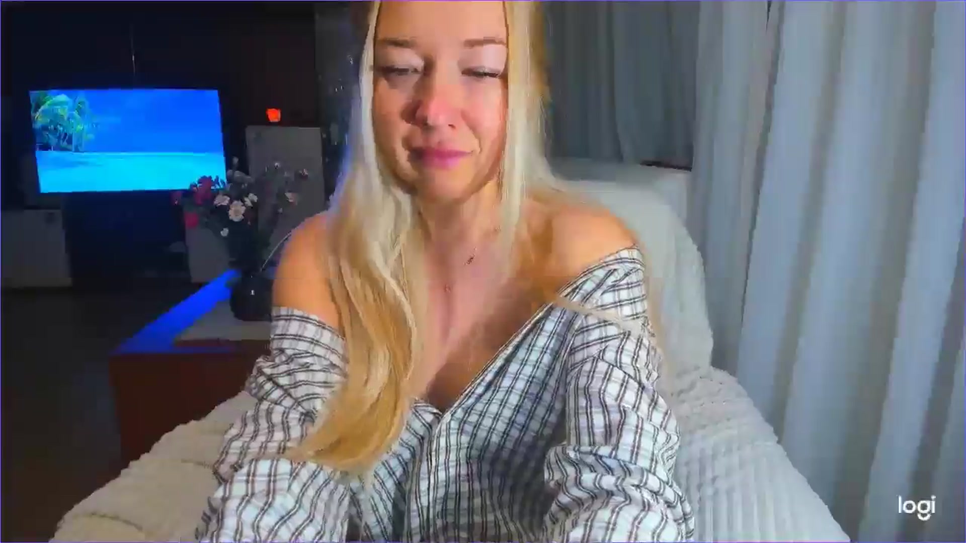 Gallery image thumbnail from FlamingoDream's myfreecams stream on, 04/04/2025, 23:04 image 16 of 20