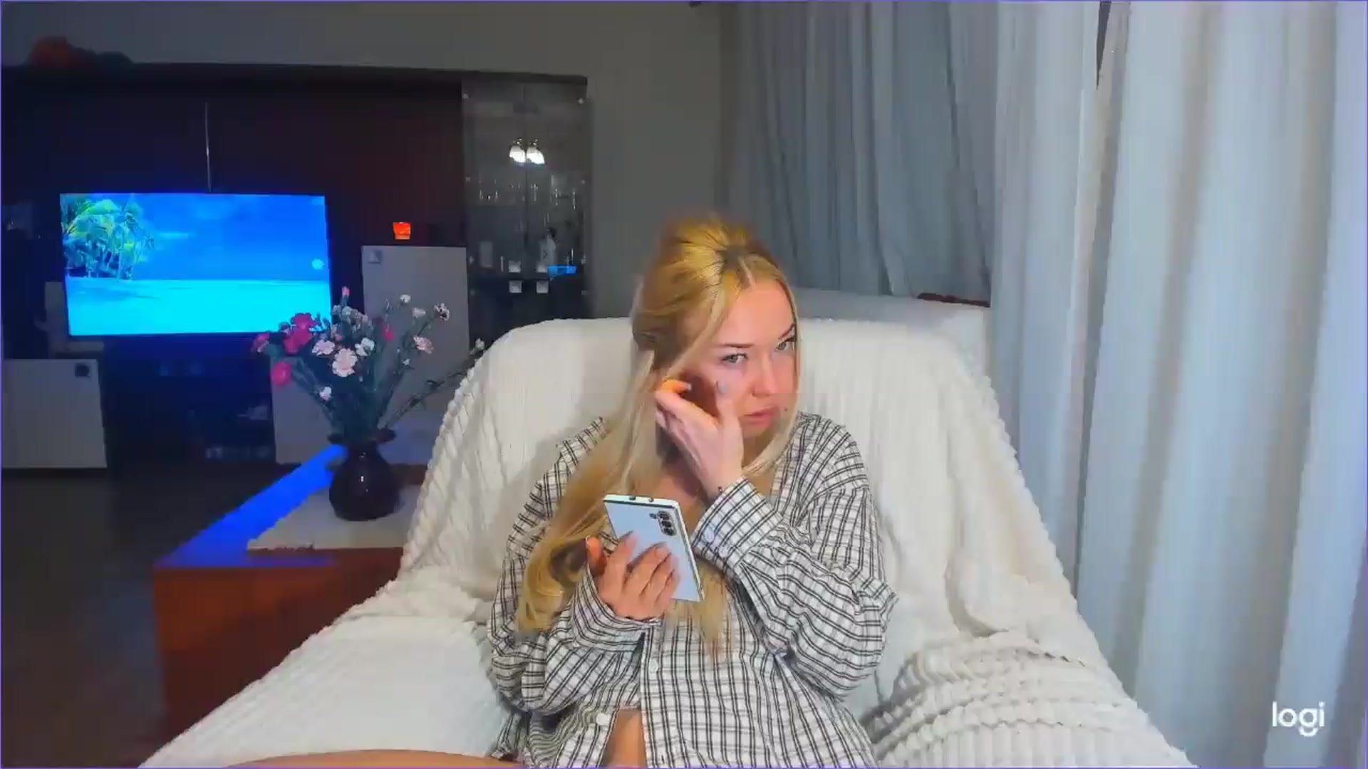 Gallery image thumbnail from FlamingoDream's myfreecams stream on, 04/04/2025, 23:29 image 1 of 20
