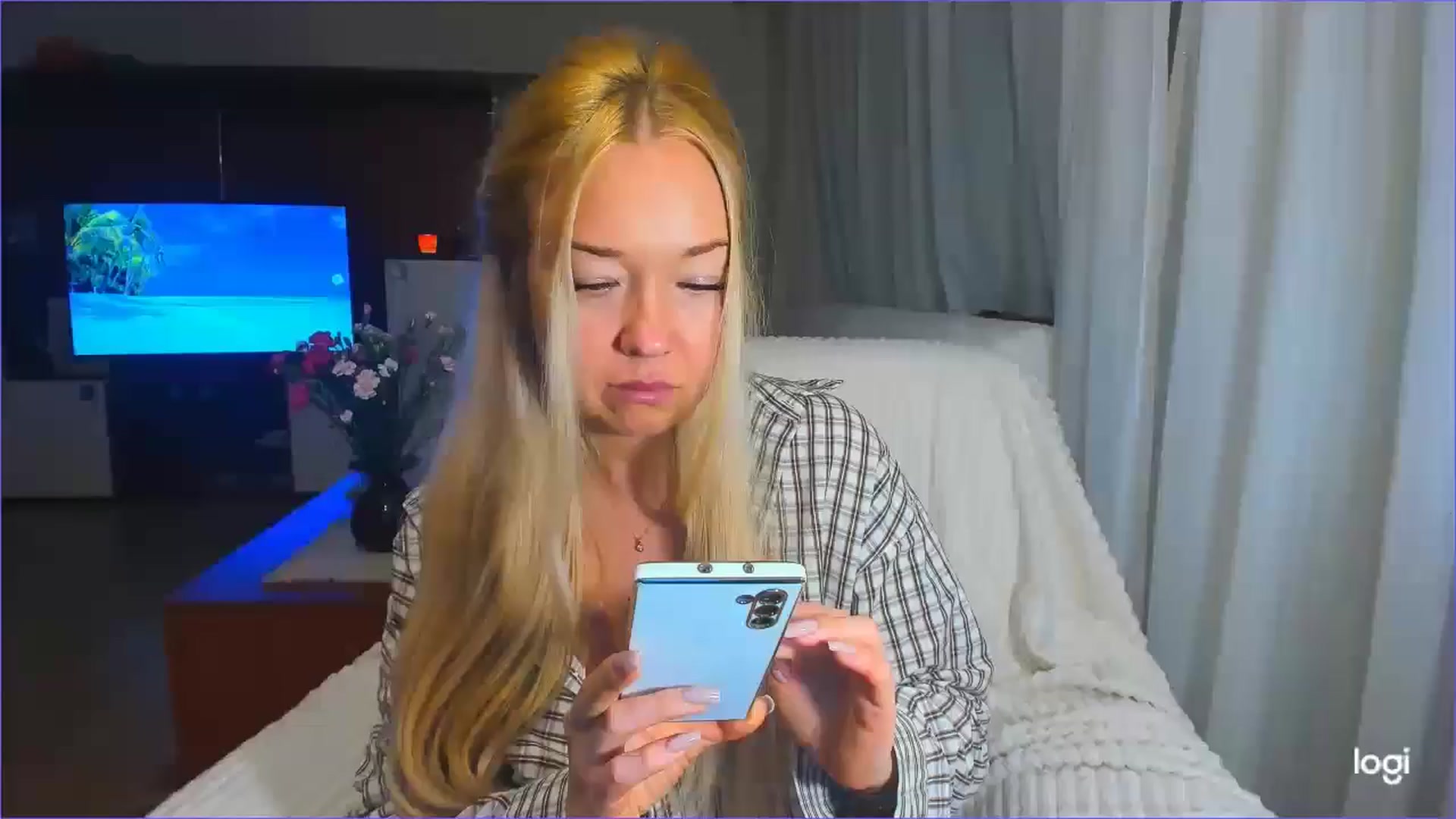 Gallery image thumbnail from FlamingoDream's myfreecams stream on, 04/04/2025, 23:29 image 6 of 20
