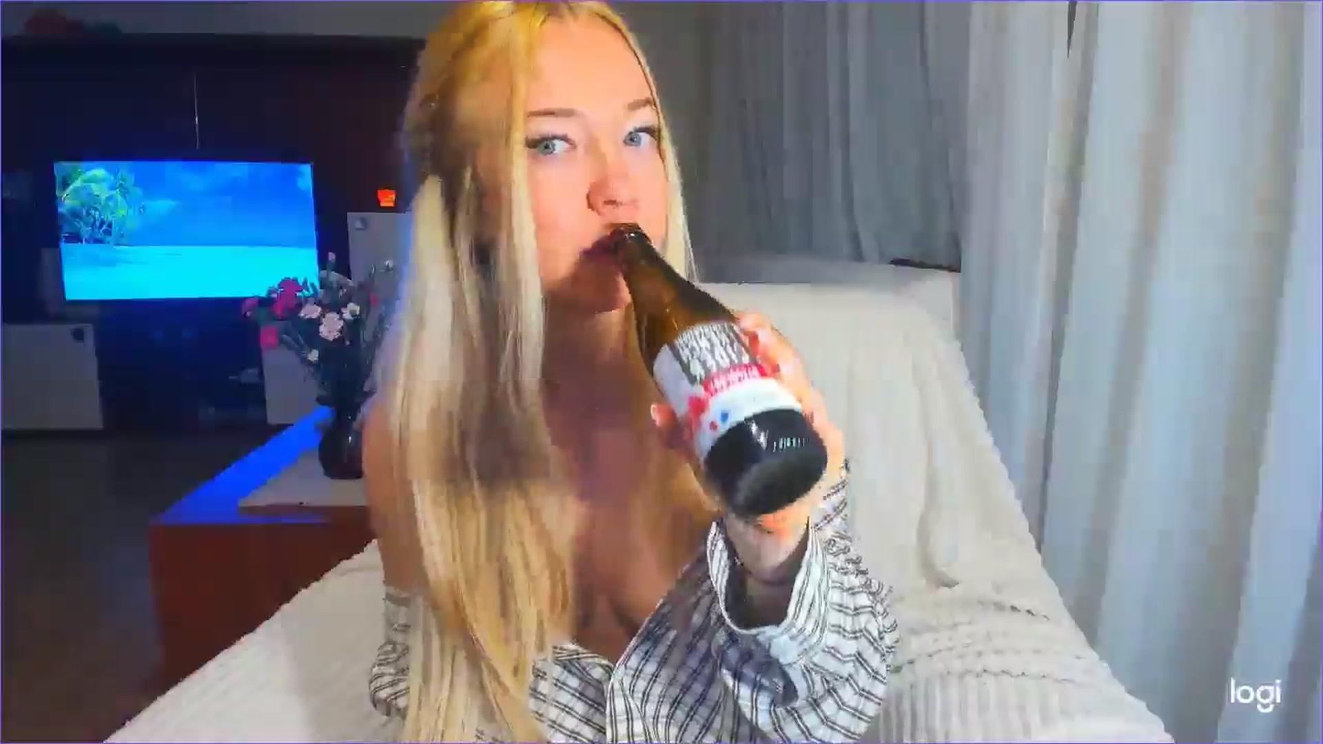 Gallery image thumbnail from FlamingoDream's myfreecams stream on, 04/04/2025, 23:29 image 11 of 20