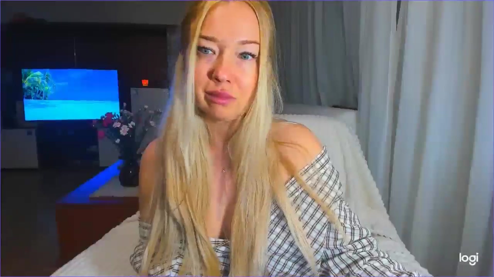 Gallery image thumbnail from FlamingoDream's myfreecams stream on, 04/04/2025, 23:29 image 8 of 20