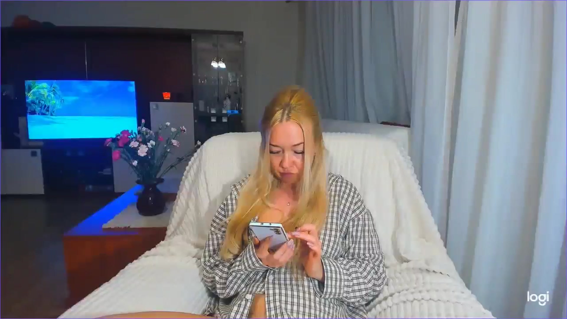 Gallery image thumbnail from FlamingoDream's myfreecams stream on, 04/04/2025, 23:29 image 3 of 20
