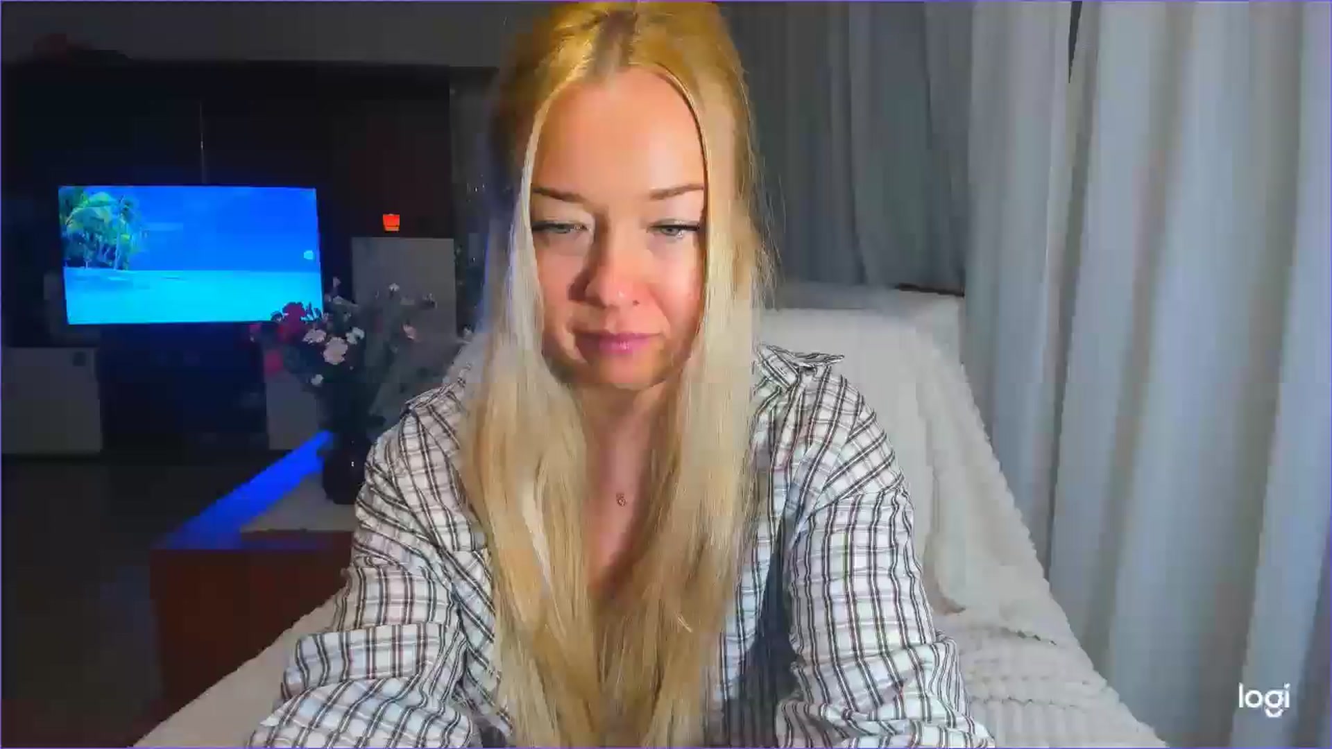 Gallery image thumbnail from FlamingoDream's myfreecams stream on, 04/04/2025, 23:29 image 5 of 20