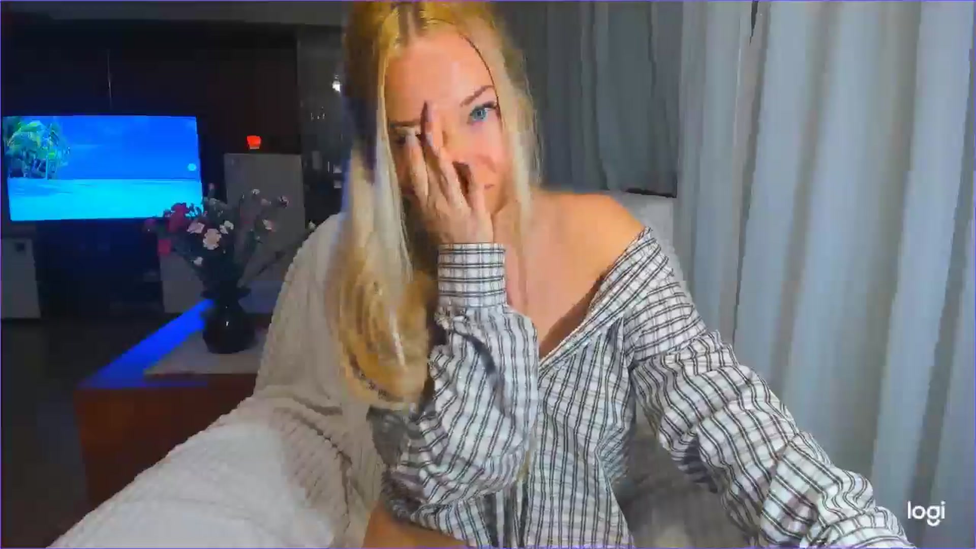 Gallery image thumbnail from FlamingoDream's myfreecams stream on, 04/04/2025, 23:58 image 13 of 20