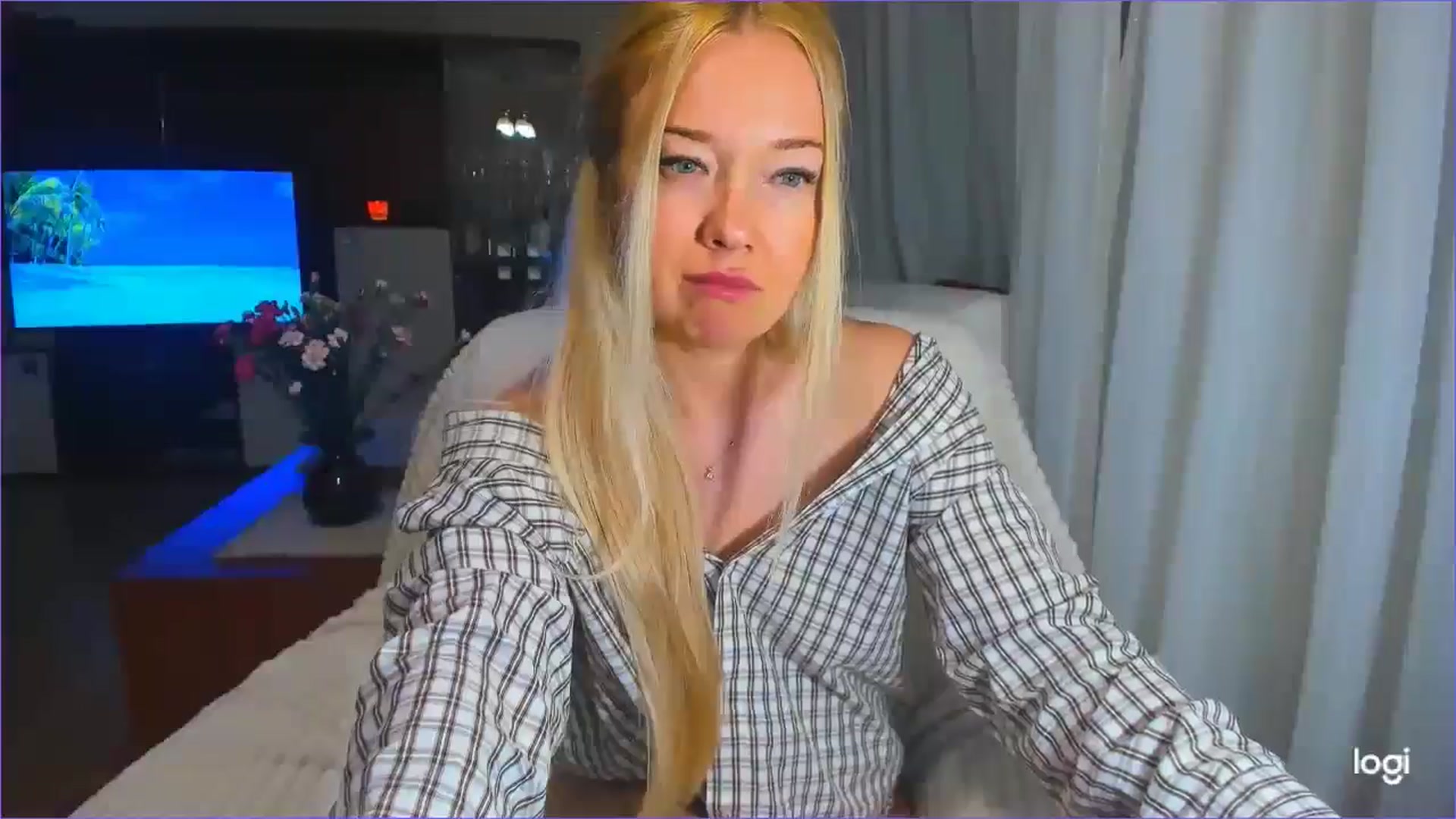 Gallery image thumbnail from FlamingoDream's myfreecams stream on, 04/04/2025, 23:58 image 19 of 20