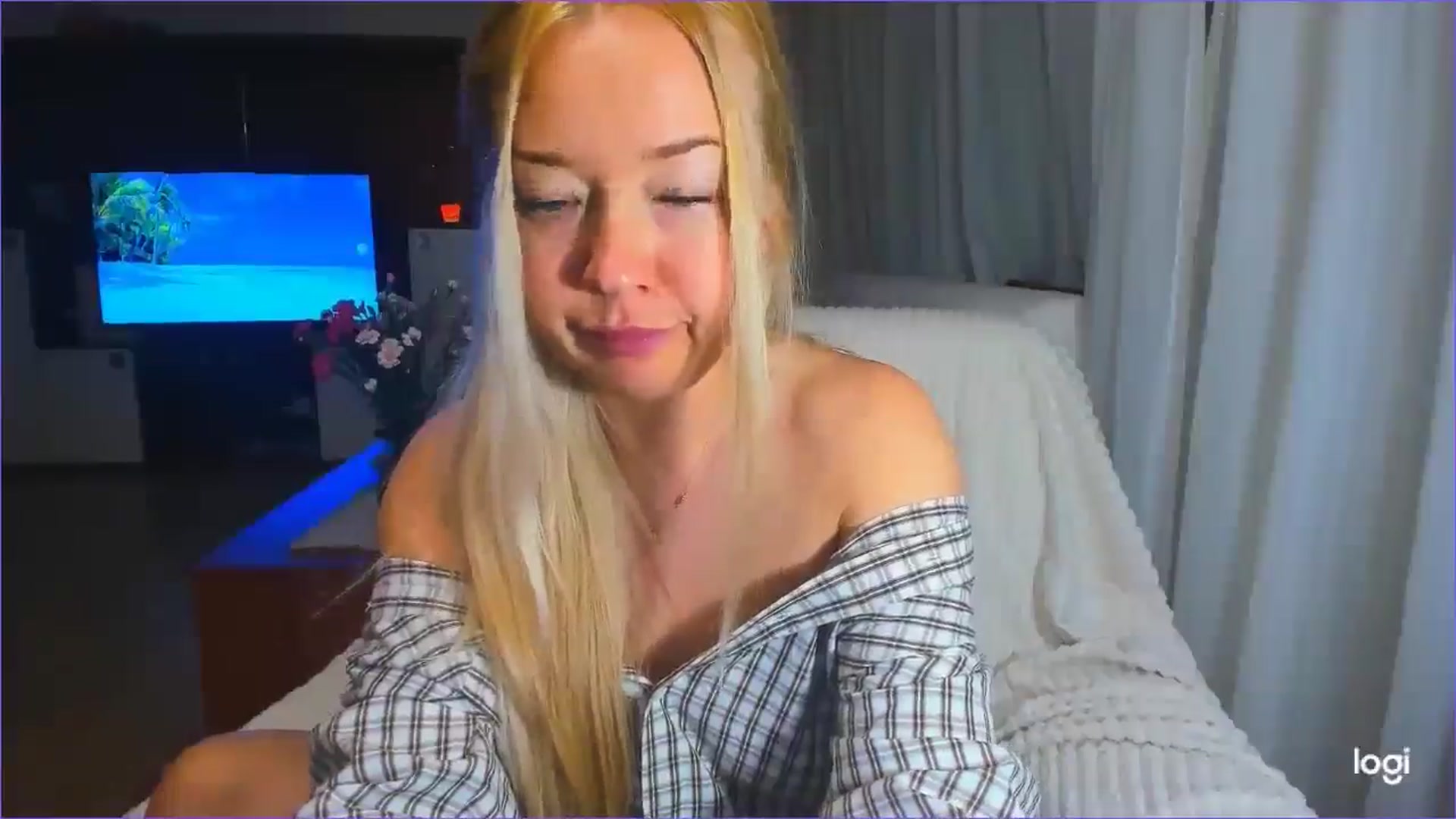 Gallery image thumbnail from FlamingoDream's myfreecams stream on, 04/04/2025, 23:58 image 7 of 20
