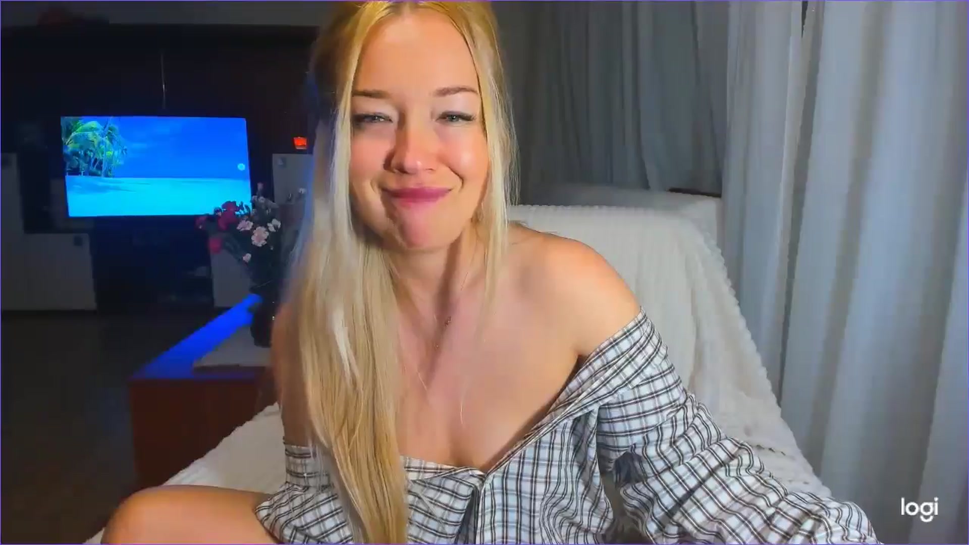 Gallery image thumbnail from FlamingoDream's myfreecams stream on, 04/04/2025, 23:58 image 9 of 20