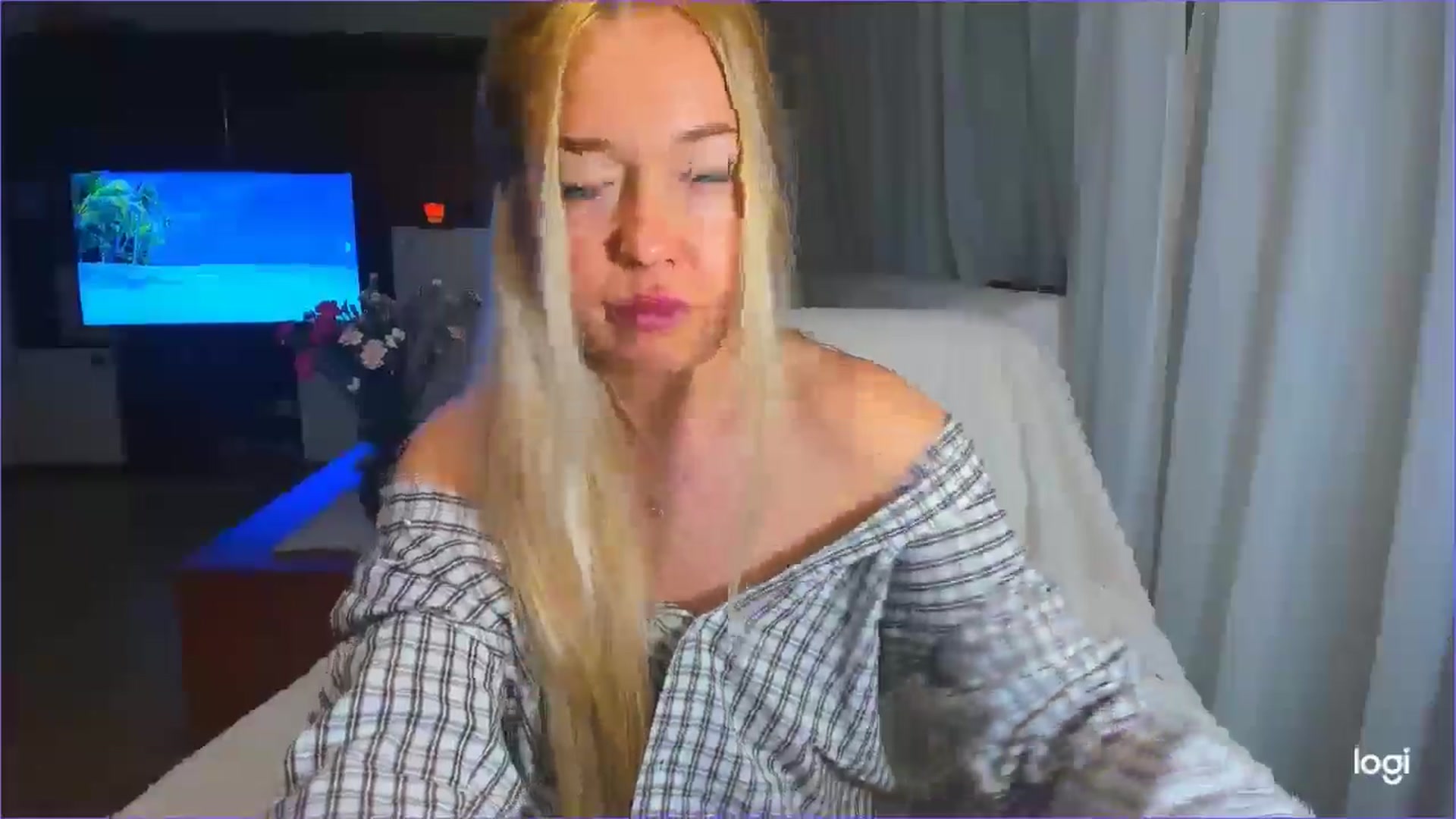 Gallery image thumbnail from FlamingoDream's myfreecams stream on, 04/04/2025, 23:58 image 3 of 20