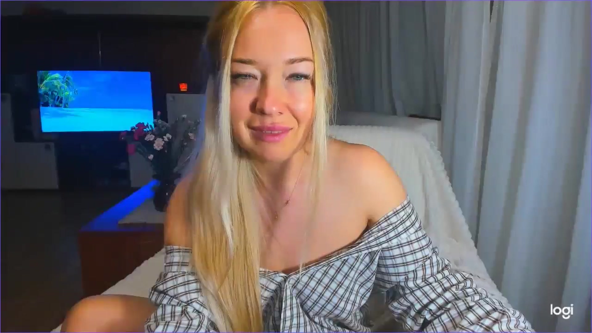 Gallery image thumbnail from FlamingoDream's myfreecams stream on, 04/04/2025, 23:58 image 6 of 20