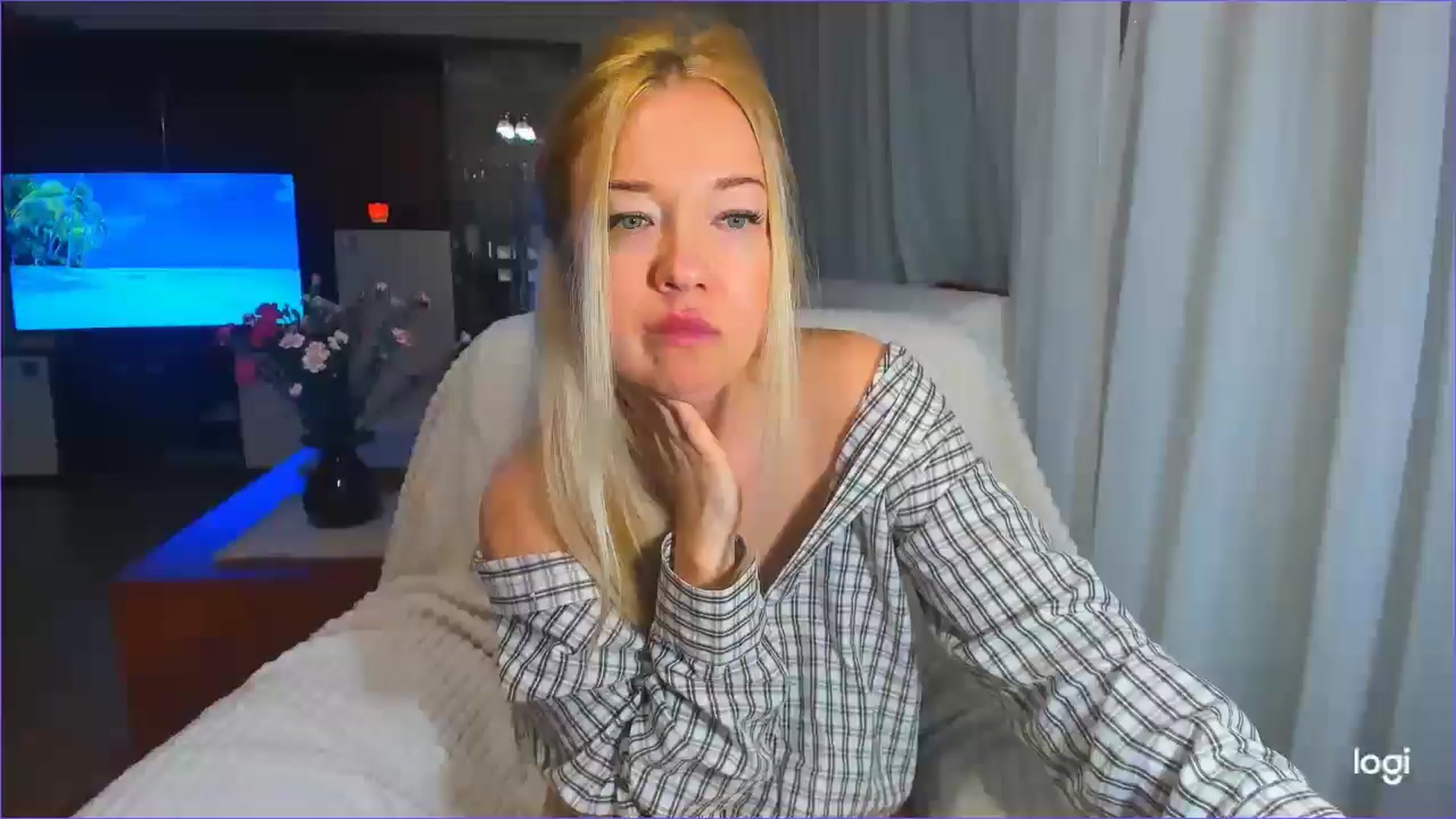 Gallery image thumbnail from FlamingoDream's myfreecams stream on, 04/04/2025, 23:58 image 17 of 20
