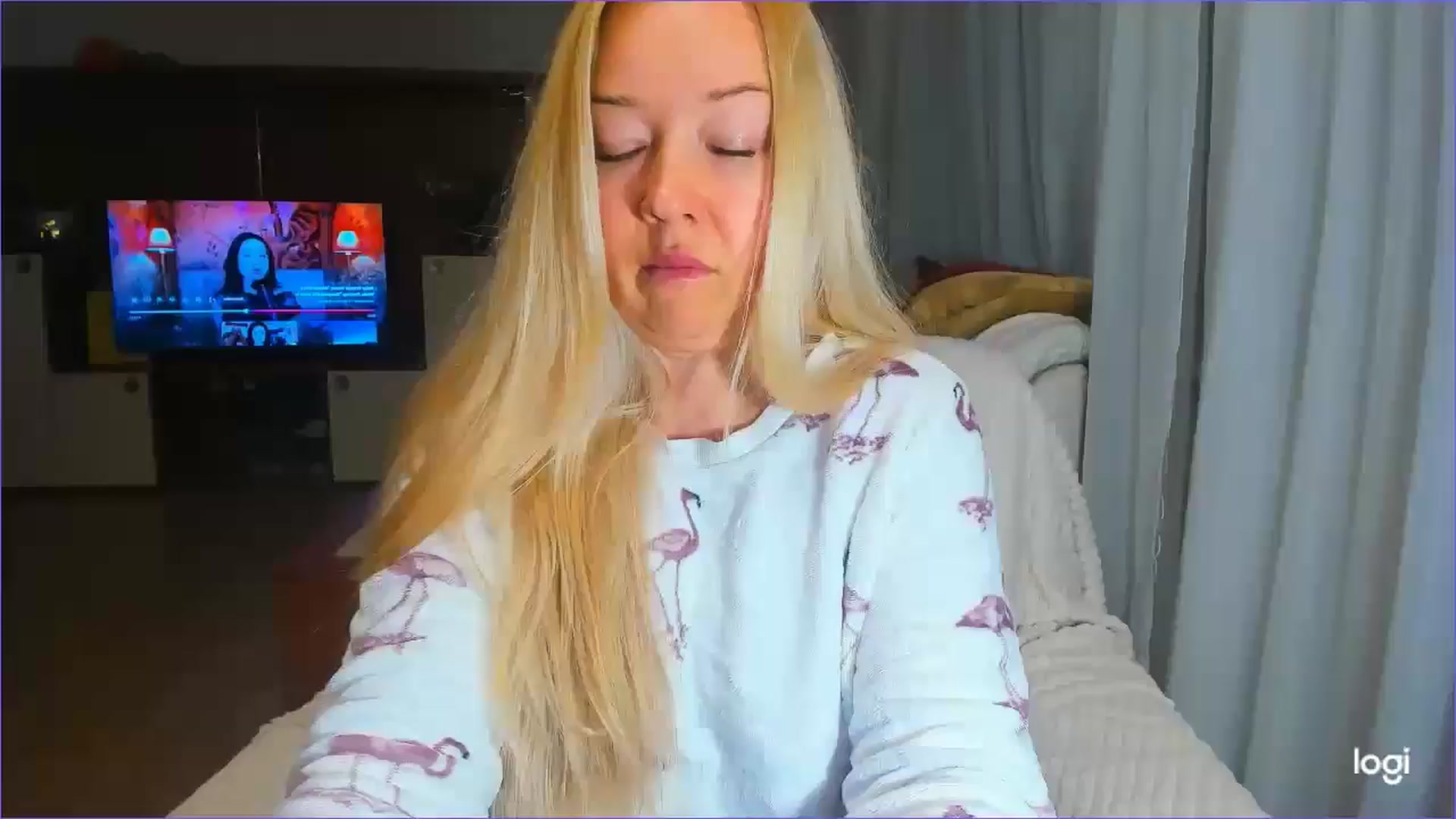 Gallery image thumbnail from FlamingoDream's myfreecams stream on, 04/08/2025, 19:22 image 19 of 20