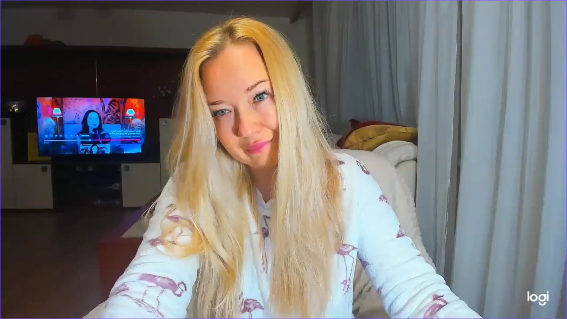 Gallery image thumbnail from FlamingoDream's myfreecams stream on, 04/08/2025, 19:22 image 2 of 20