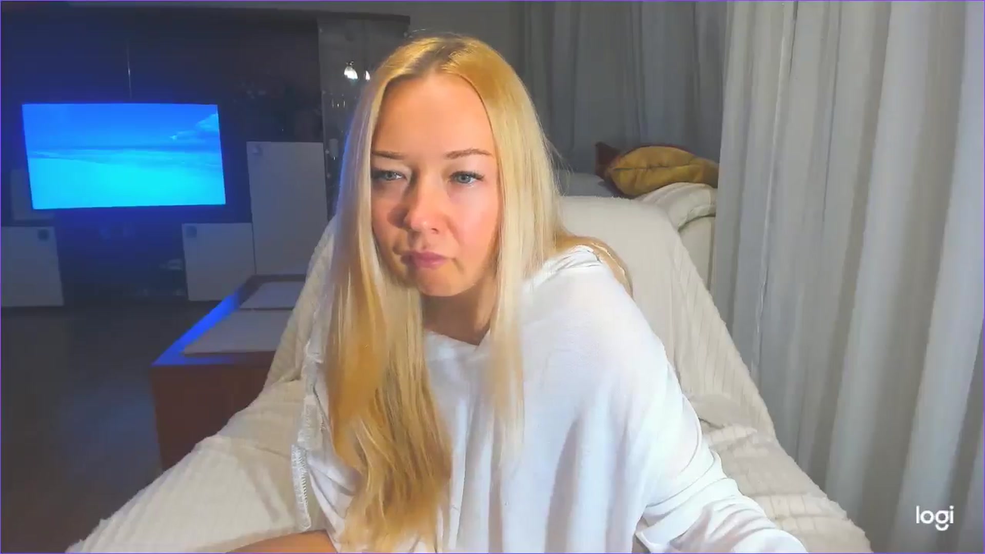 Gallery image thumbnail from FlamingoDream's myfreecams stream on, 04/08/2025, 23:12 image 18 of 20
