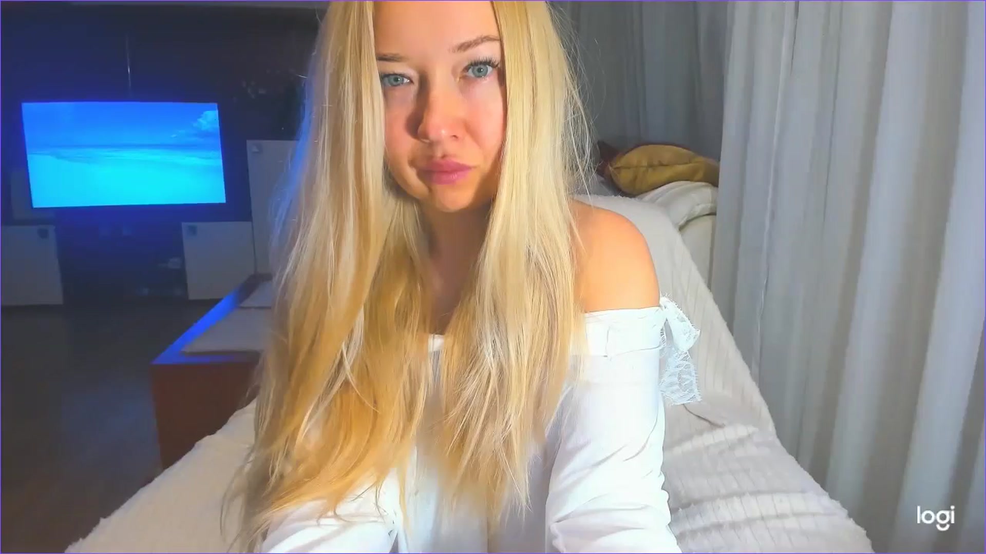 Gallery image thumbnail from FlamingoDream's myfreecams stream on, 04/08/2025, 23:12 image 19 of 20