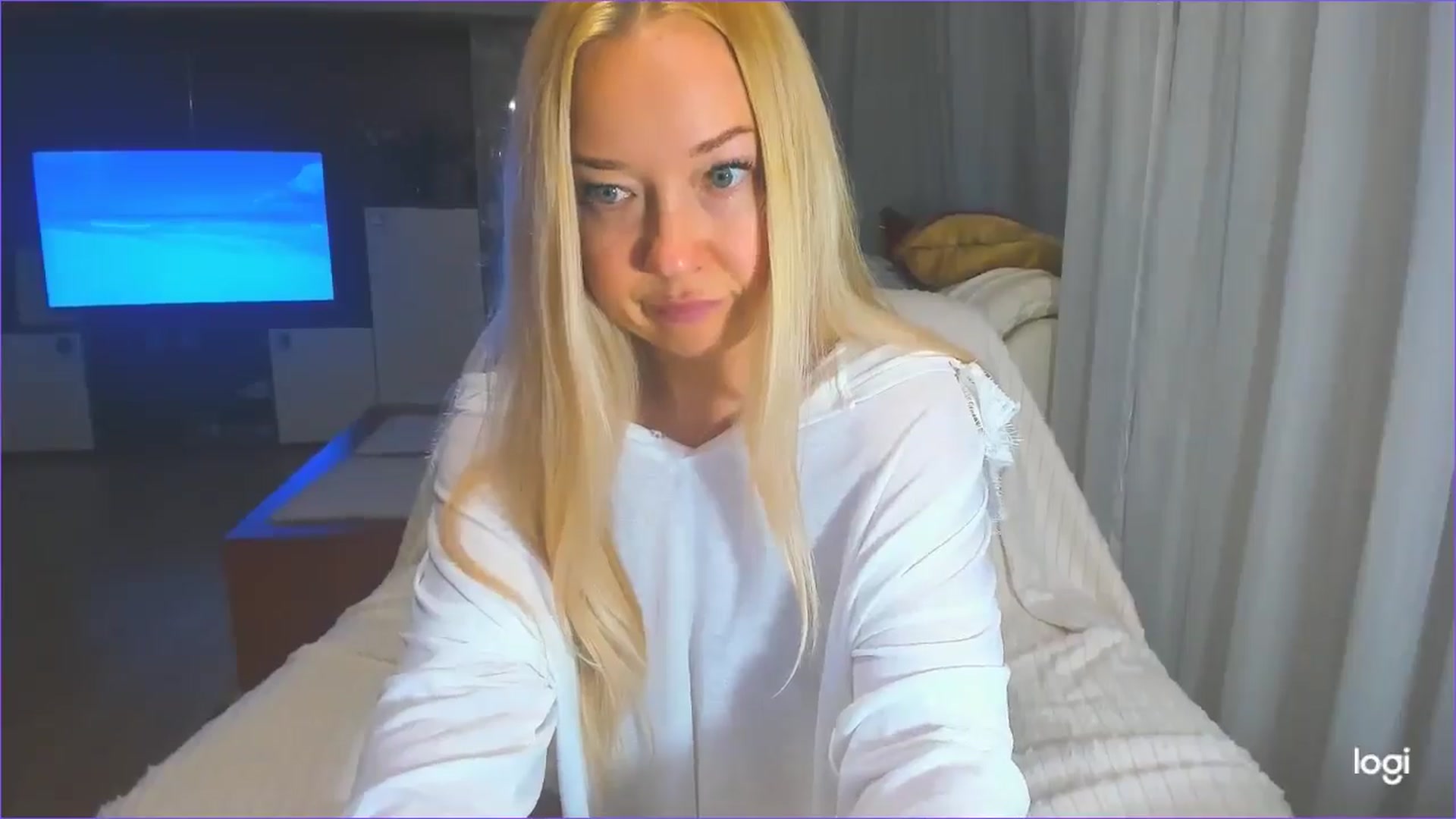 Gallery image thumbnail from FlamingoDream's myfreecams stream on, 04/08/2025, 23:12 image 4 of 20