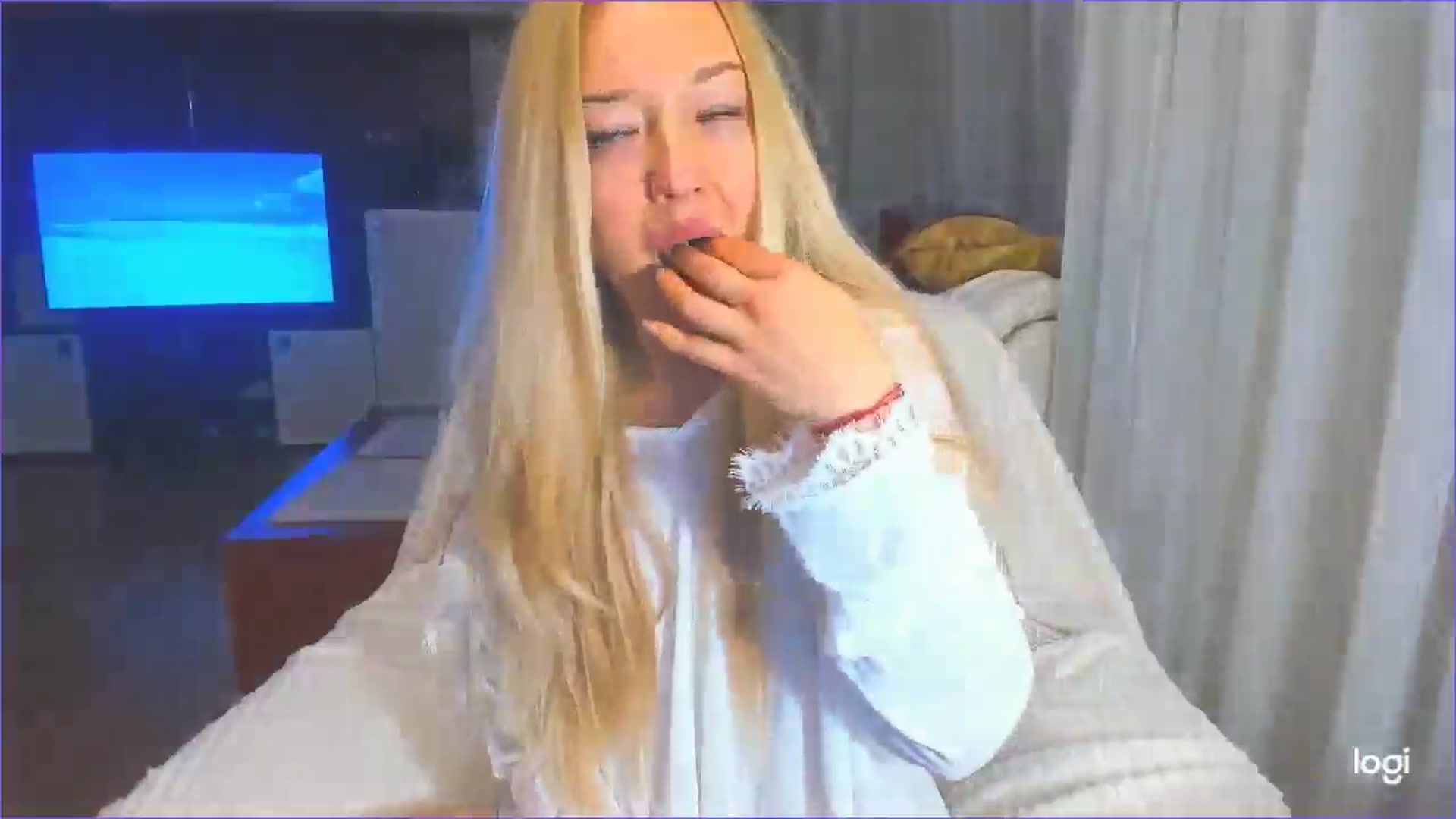 Gallery image thumbnail from FlamingoDream's myfreecams stream on, 04/08/2025, 23:12 image 15 of 20