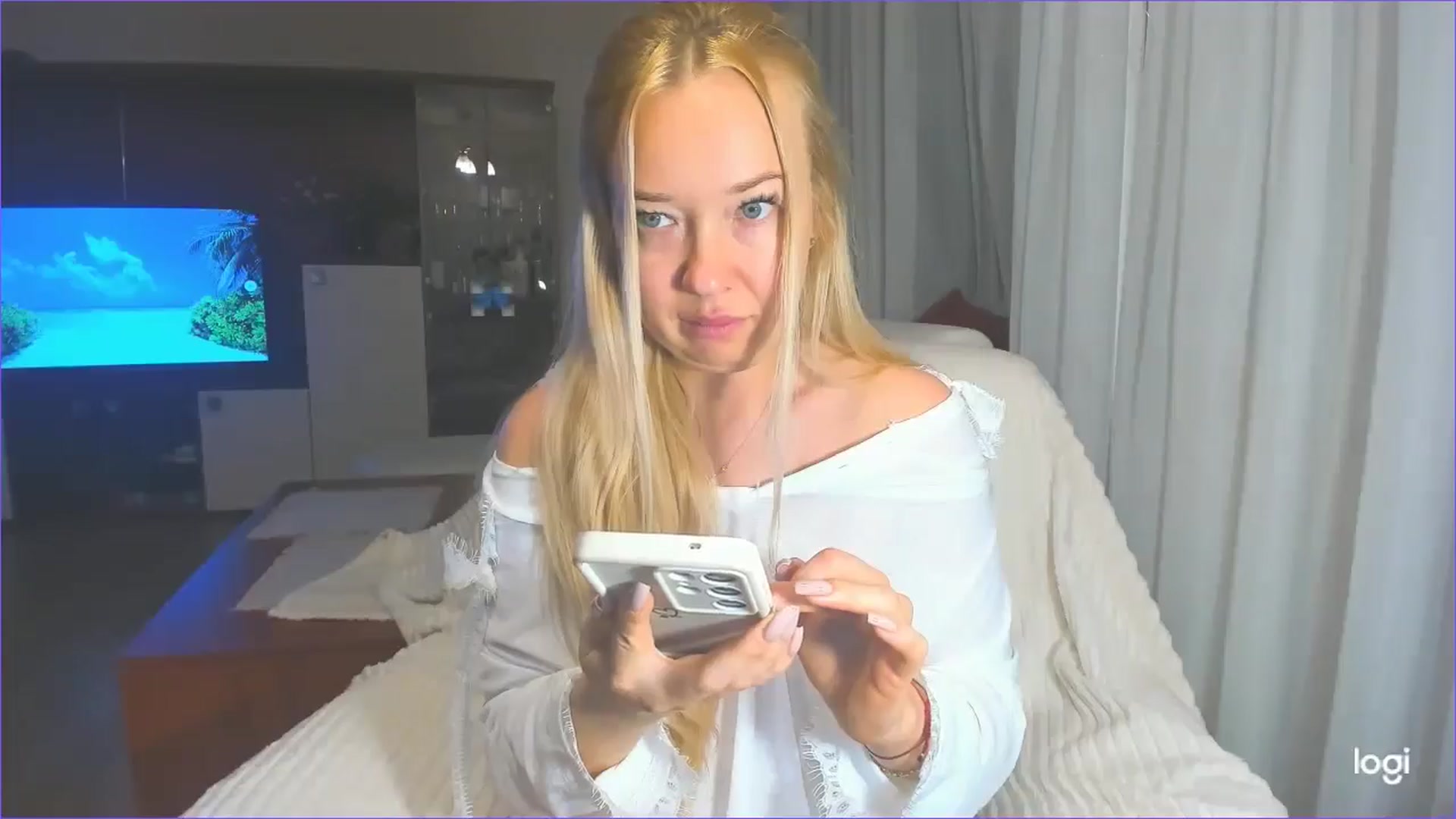 Gallery image thumbnail from FlamingoDream's myfreecams stream on, 04/09/2025, 23:19 image 16 of 20