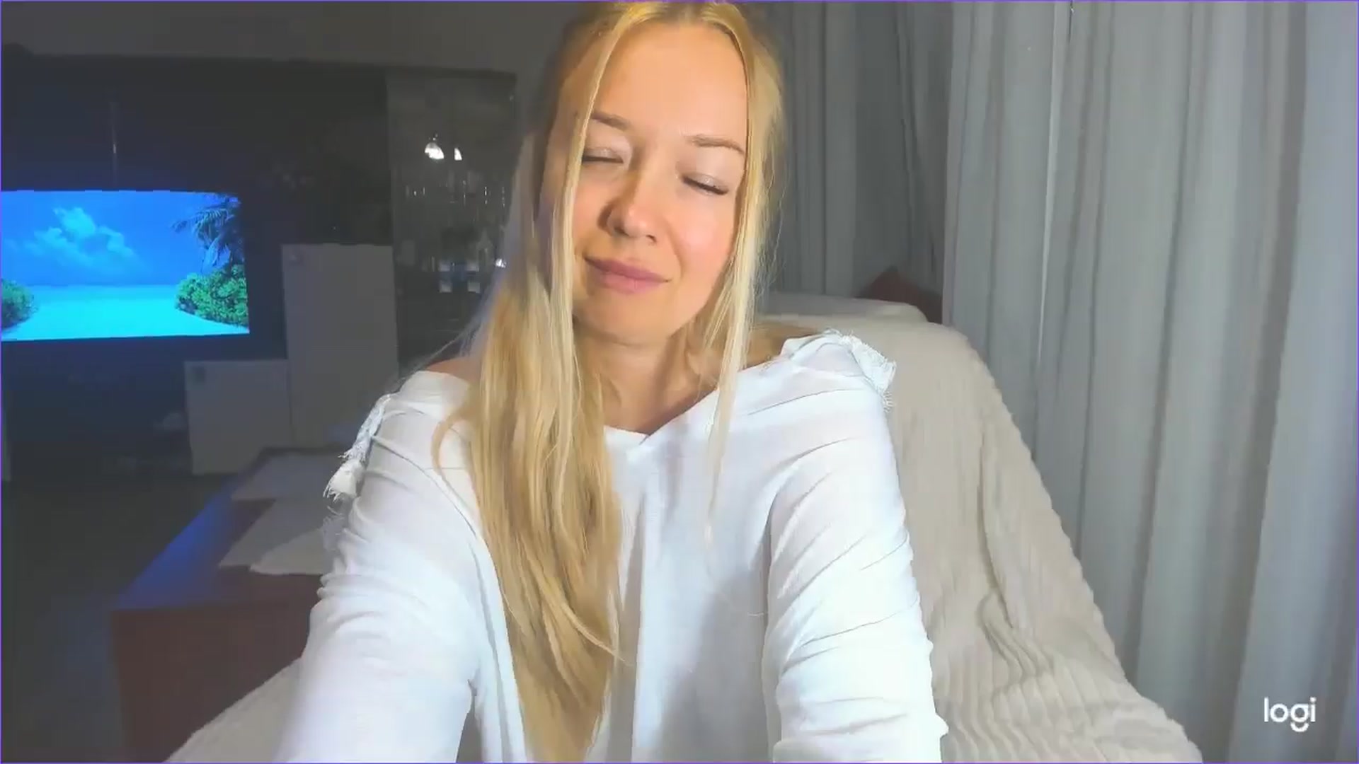Gallery image thumbnail from FlamingoDream's myfreecams stream on, 04/09/2025, 23:19 image 17 of 20