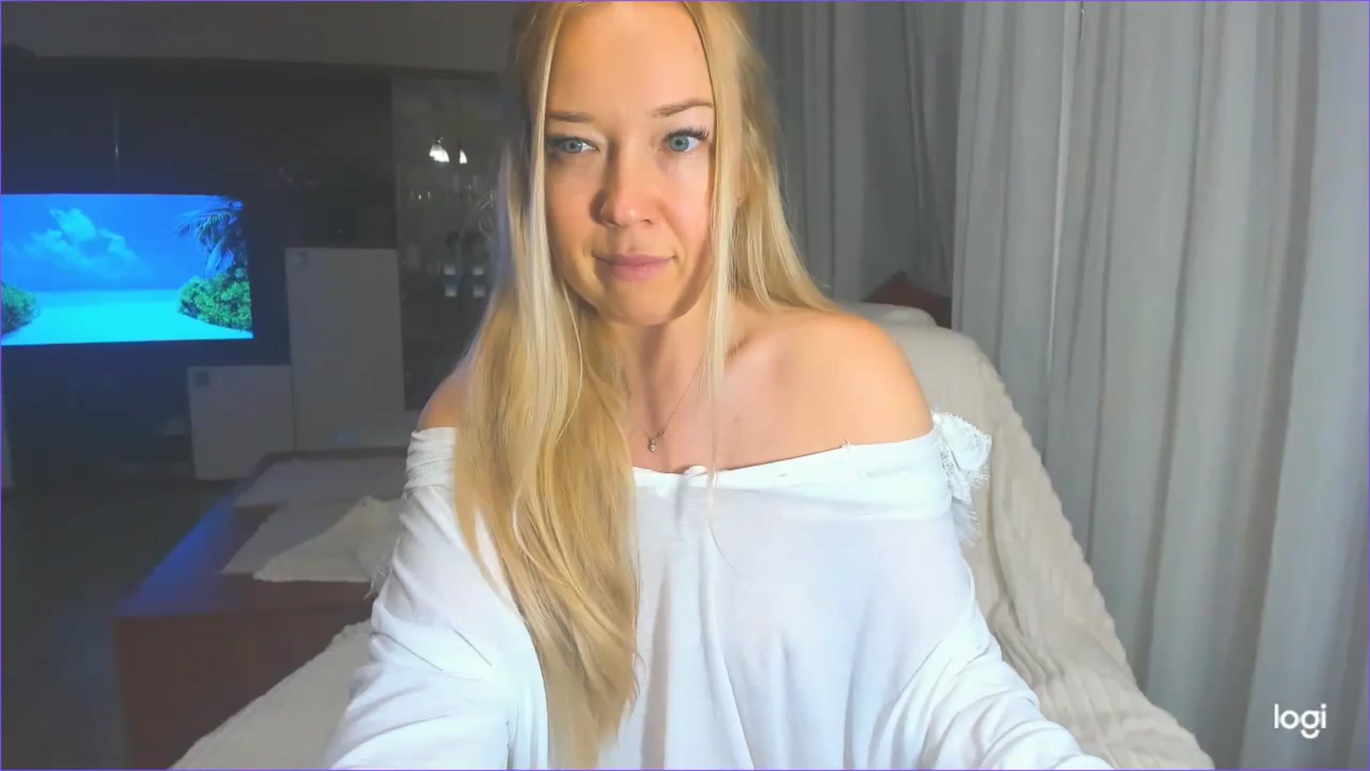 Gallery image thumbnail from FlamingoDream's myfreecams stream on, 04/09/2025, 23:19 image 13 of 20