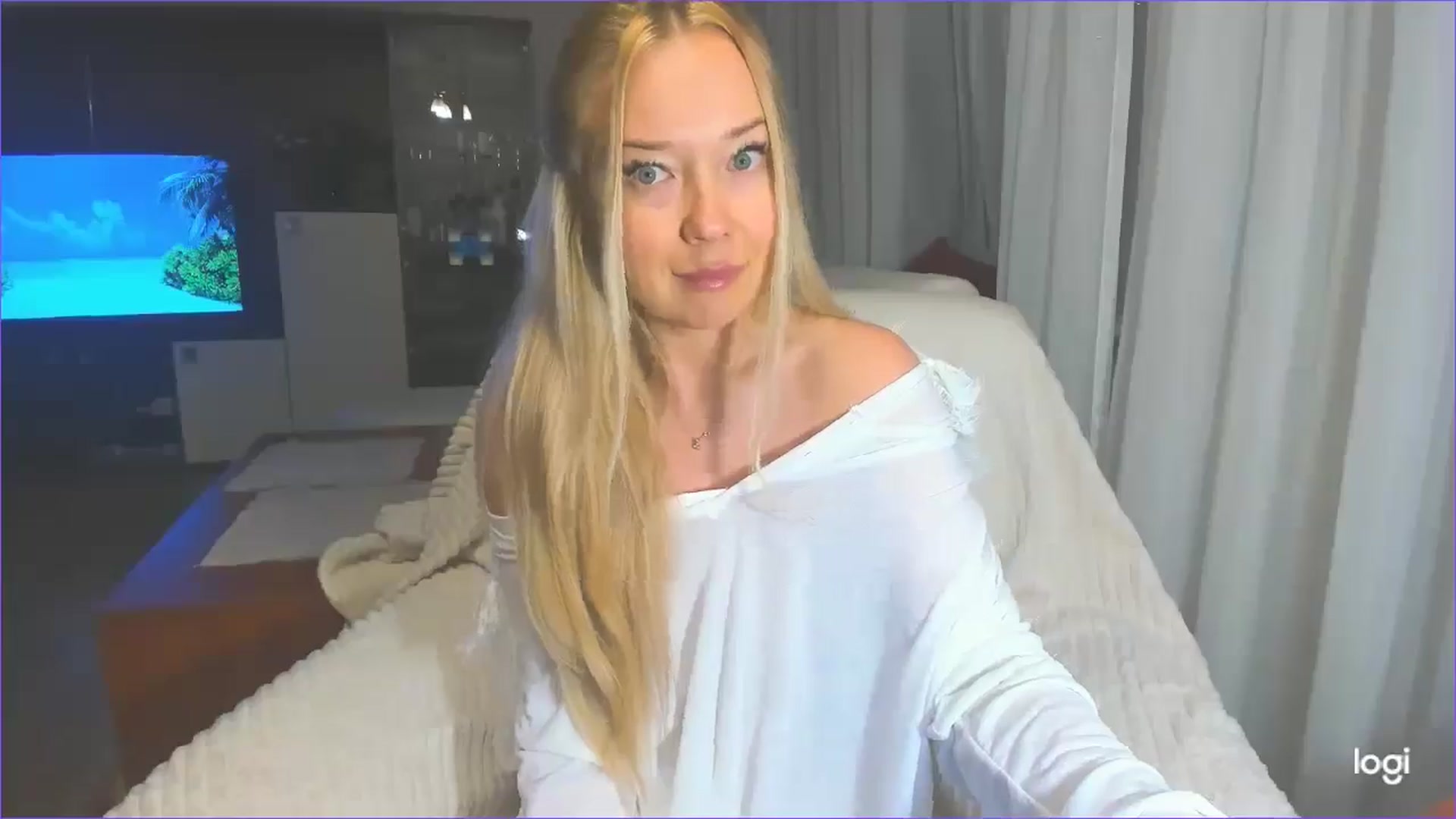 Gallery image thumbnail from FlamingoDream's myfreecams stream on, 04/09/2025, 23:19 image 2 of 20