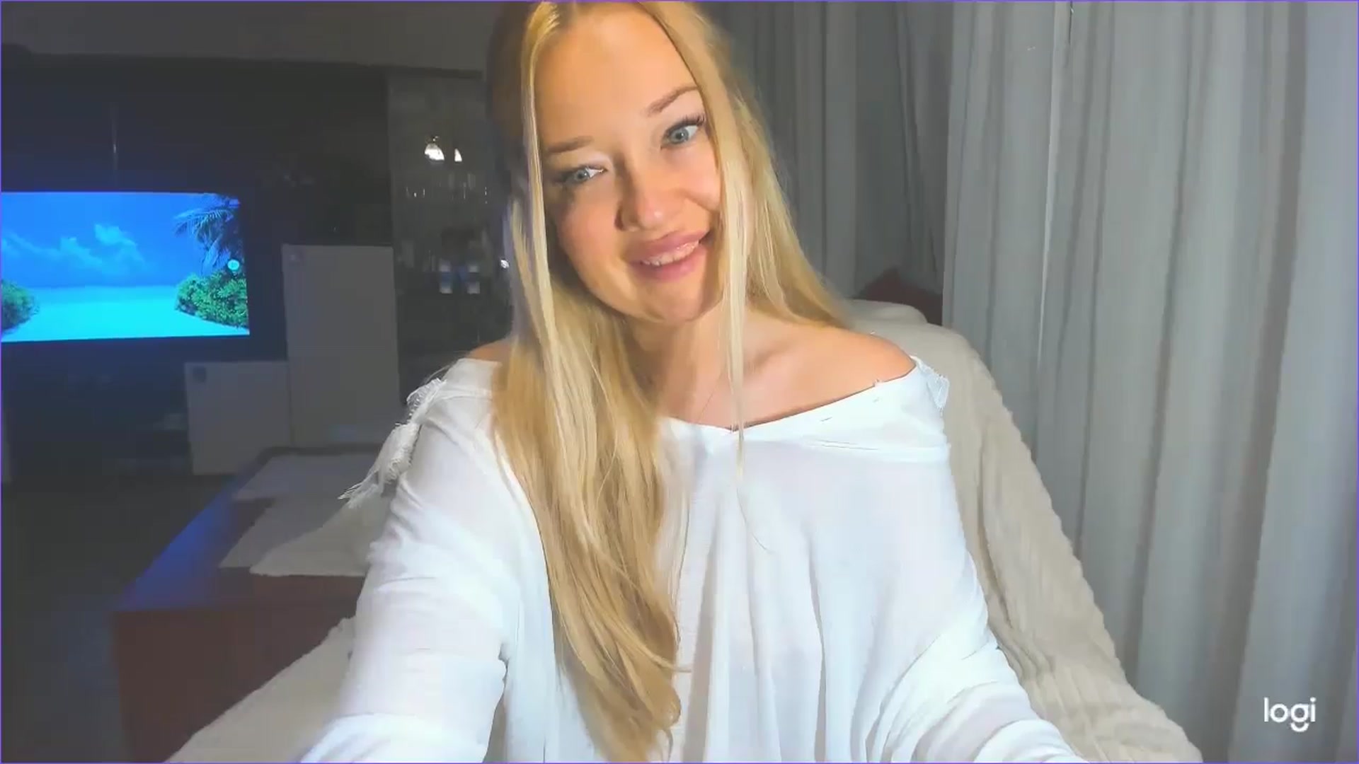 Gallery image thumbnail from FlamingoDream's myfreecams stream on, 04/09/2025, 23:19 image 15 of 20