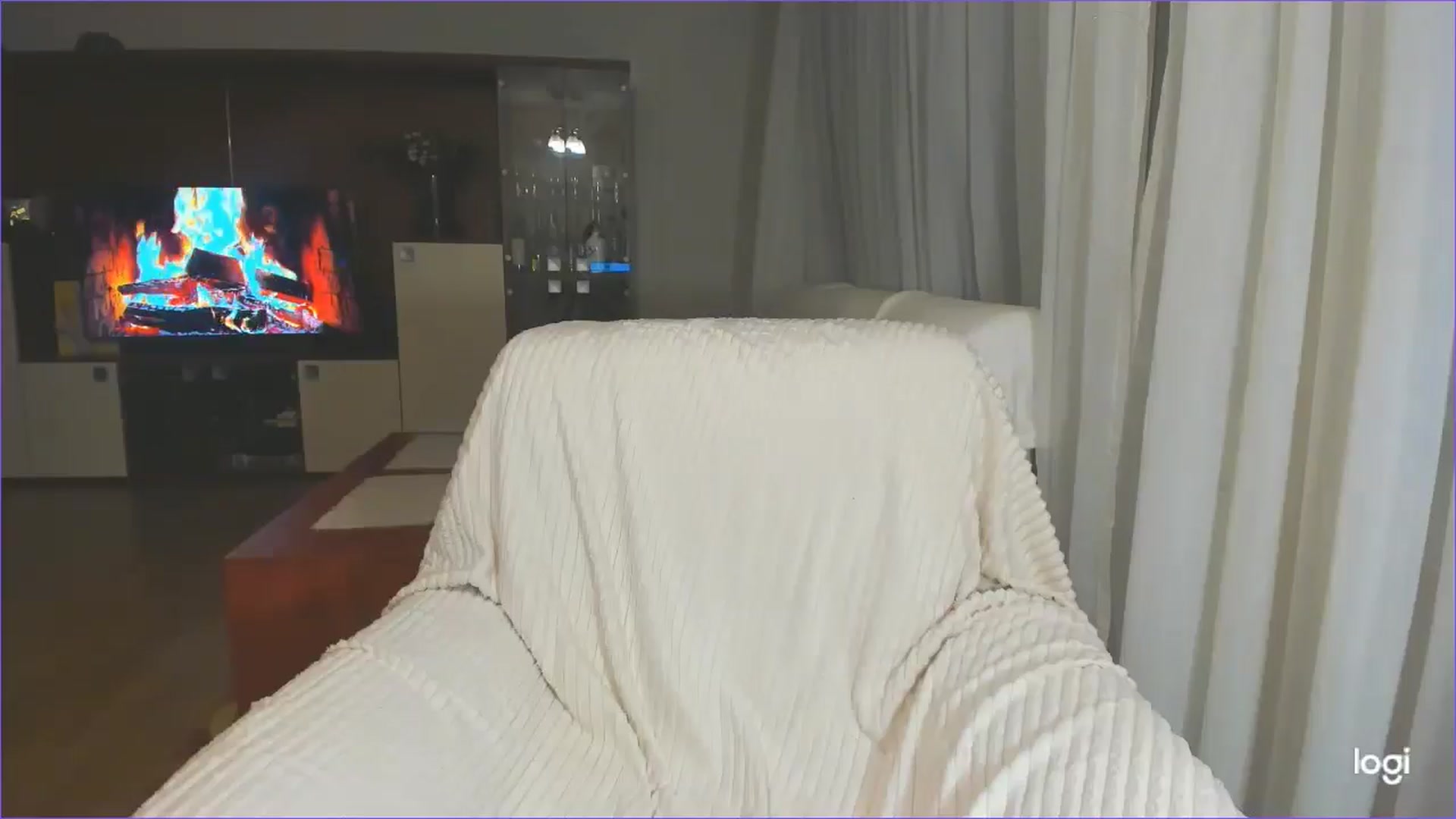 Gallery image thumbnail from FlamingoDream's myfreecams stream on, 04/14/2025, 22:06 image 6 of 20