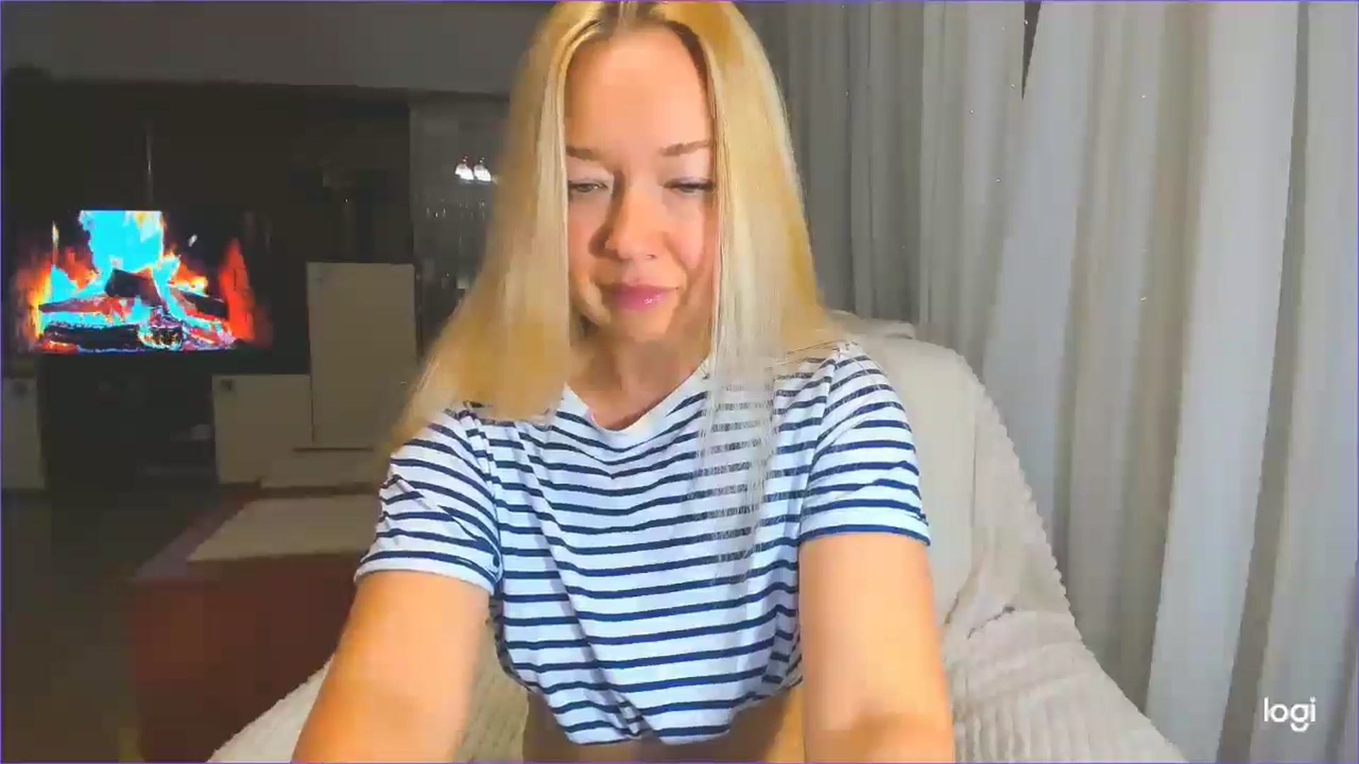 Gallery image thumbnail from FlamingoDream's myfreecams stream on, 04/16/2025, 21:20 image 4 of 20
