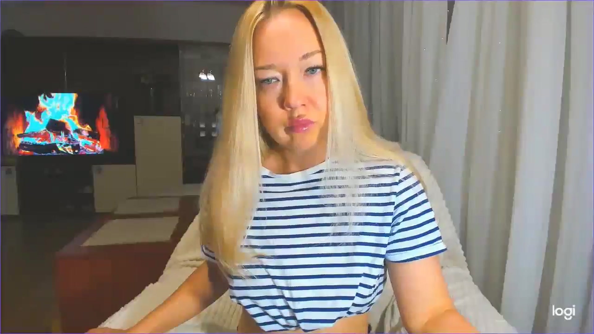 Gallery image thumbnail from FlamingoDream's myfreecams stream on, 04/16/2025, 21:20 image 7 of 20