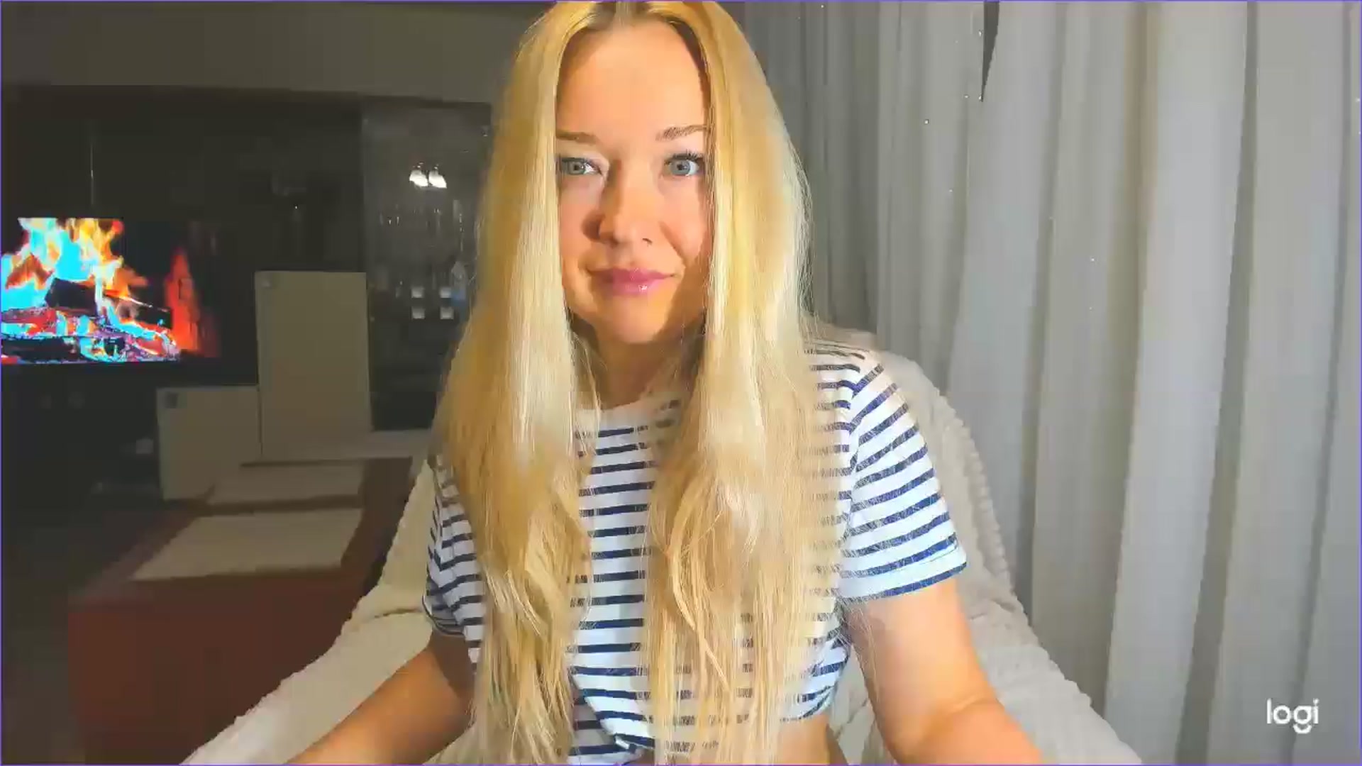 Gallery image thumbnail from FlamingoDream's myfreecams stream on, 04/16/2025, 21:20 image 18 of 20