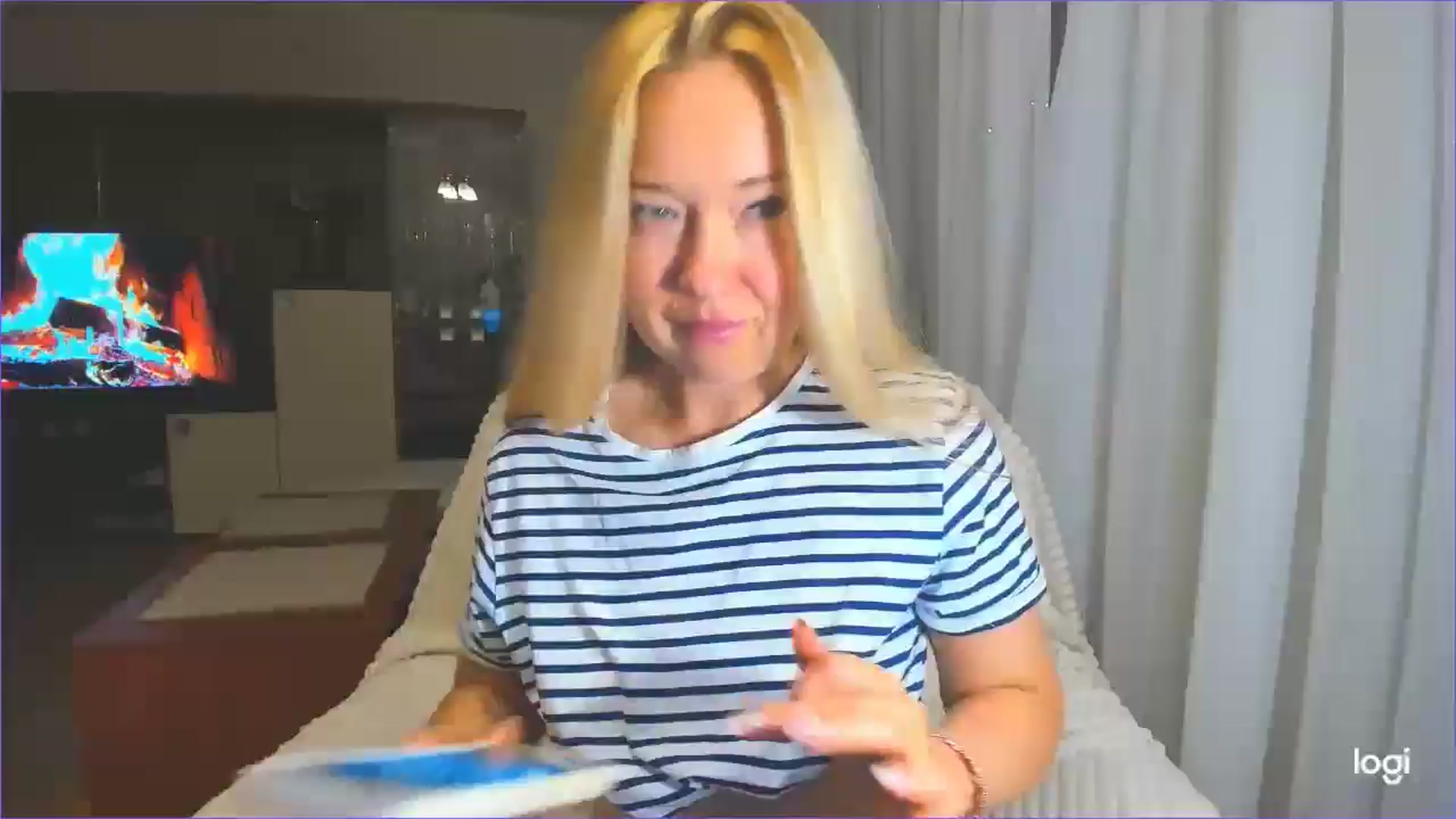 Gallery image thumbnail from FlamingoDream's myfreecams stream on, 04/16/2025, 21:20 image 19 of 20