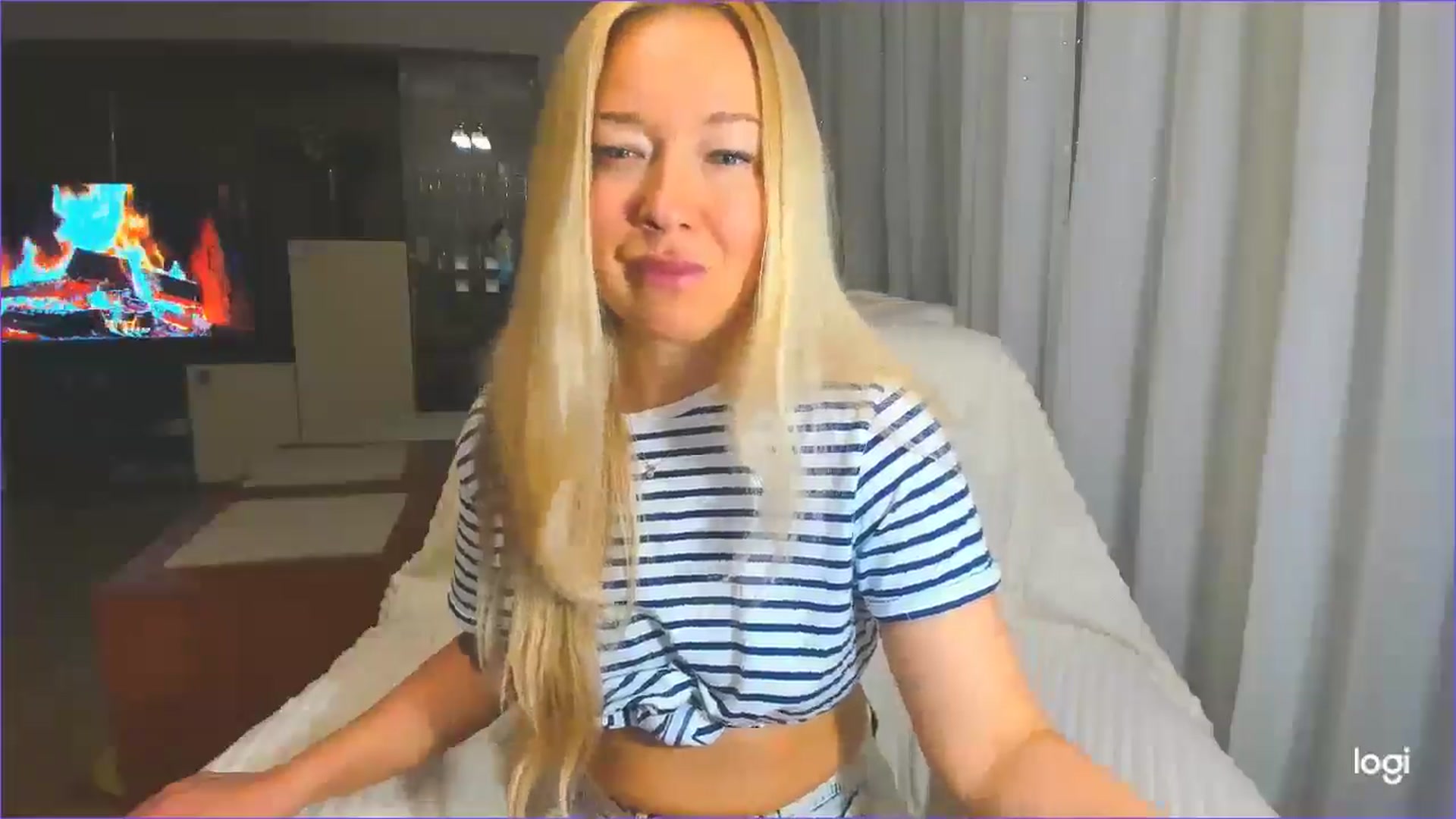Gallery image thumbnail from FlamingoDream's myfreecams stream on, 04/16/2025, 21:56 image 4 of 20